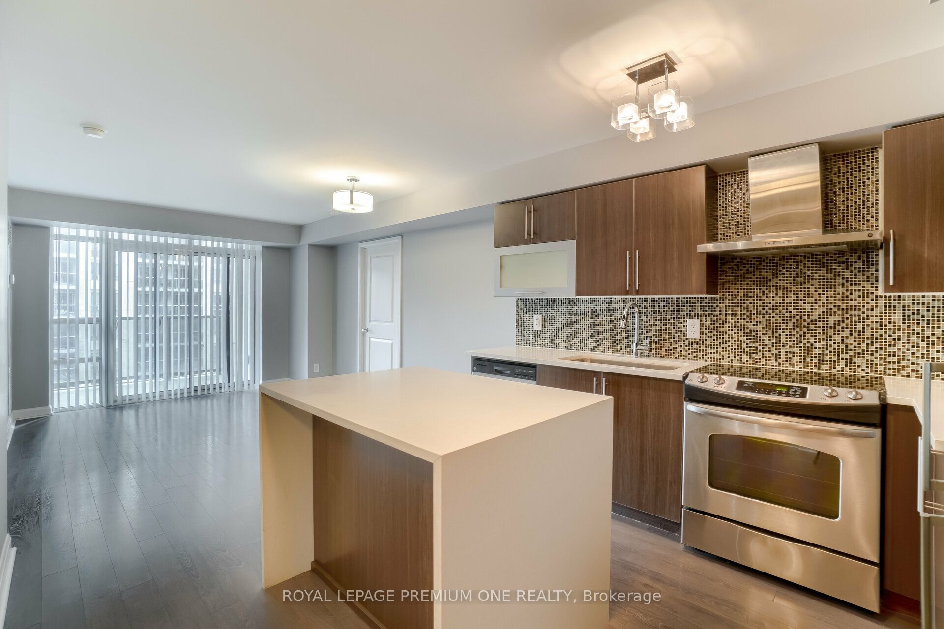 1 Michael Power Place 911, Toronto, ON M9A 0A1 photo 2