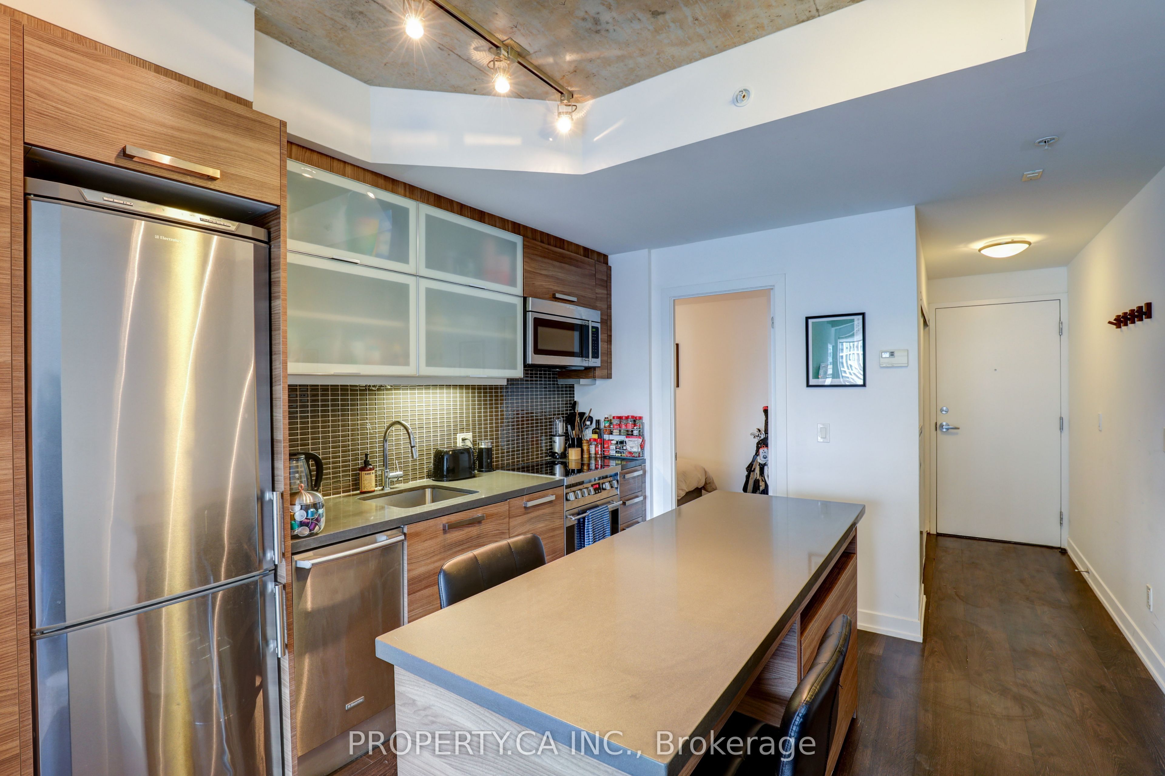 1205 Queen Street W 407, Toronto, ON M6K 0B9 photo 2