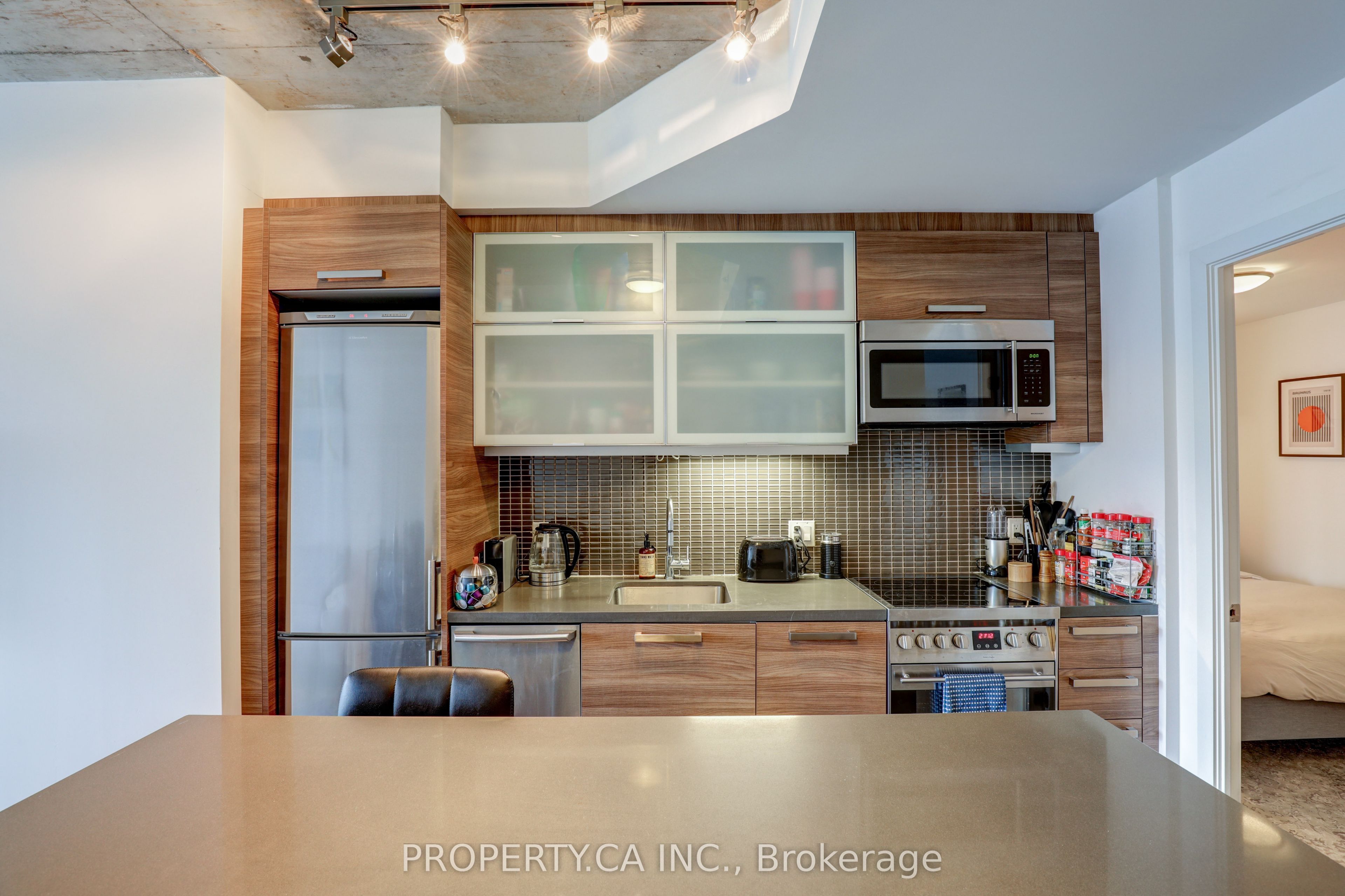 1205 Queen Street W 407, Toronto, ON M6K 0B9 photo 3