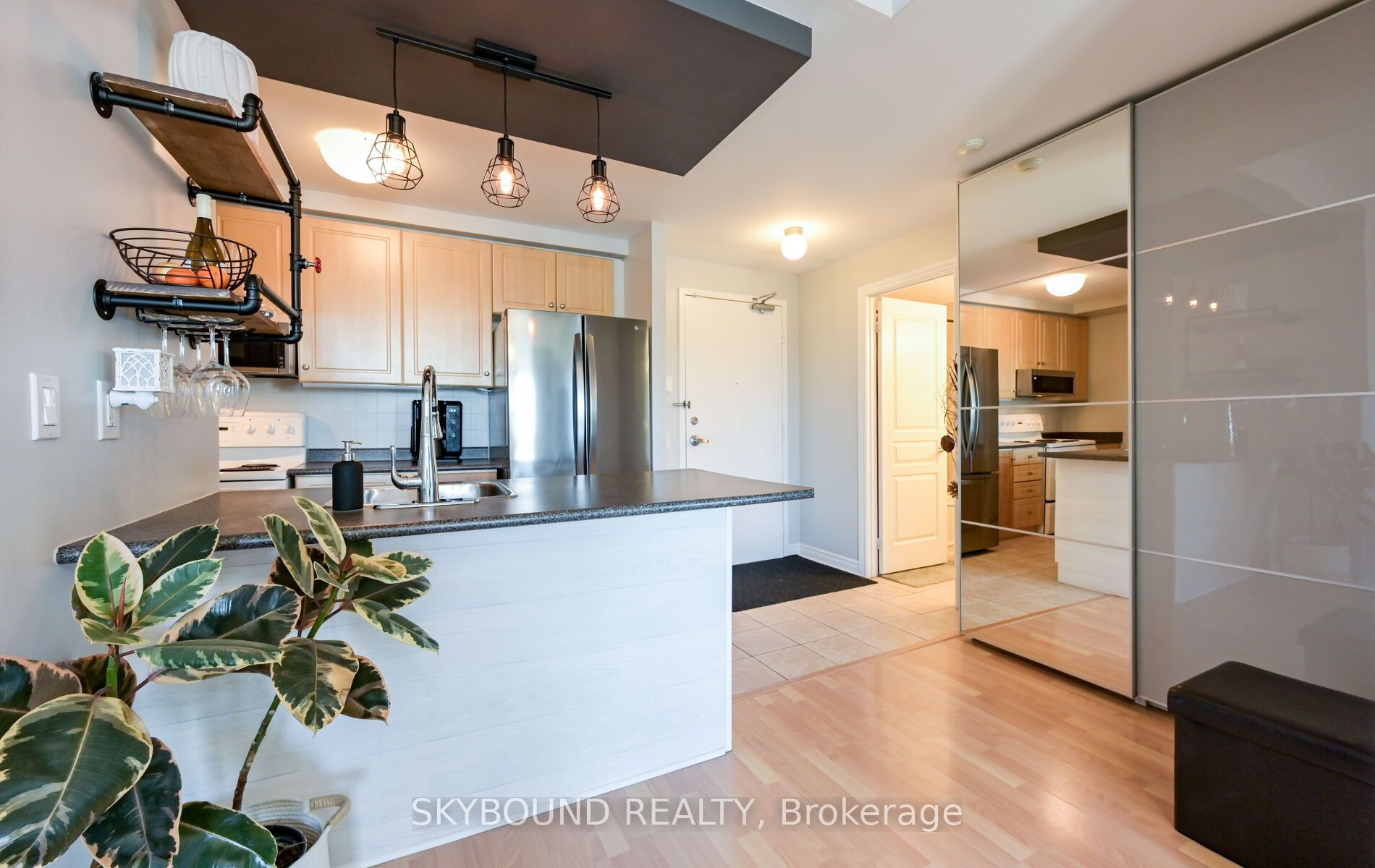1415 Lawrence Avenue W 516, Toronto, ON M6L 1A9 photo 5