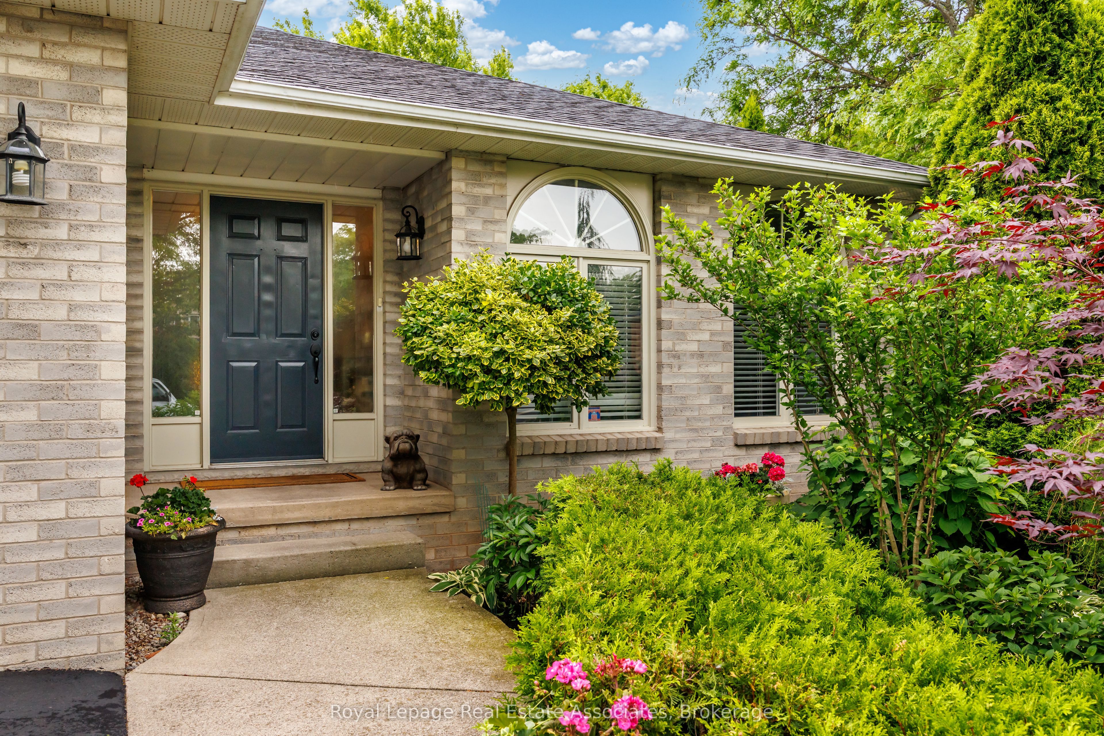 537 MATHEWMAN Crescent, Burlington, ON L7L 5S6 photo 2