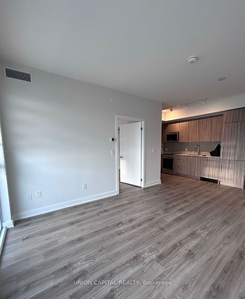 4130 Parkside Village Drive 2811, Mississauga, ON L5B 3M8 photo 3