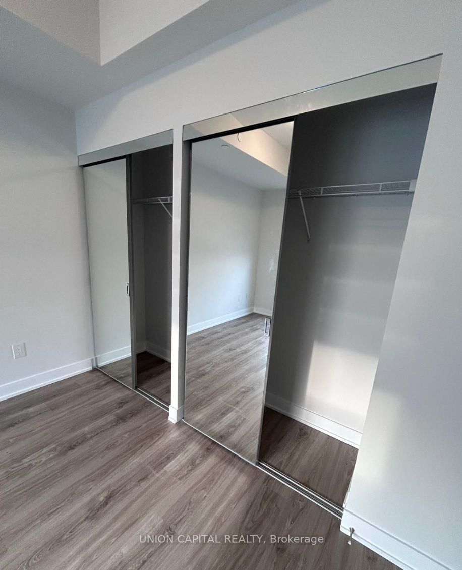 4130 Parkside Village Drive 2811, Mississauga, ON L5B 3M8 photo 5