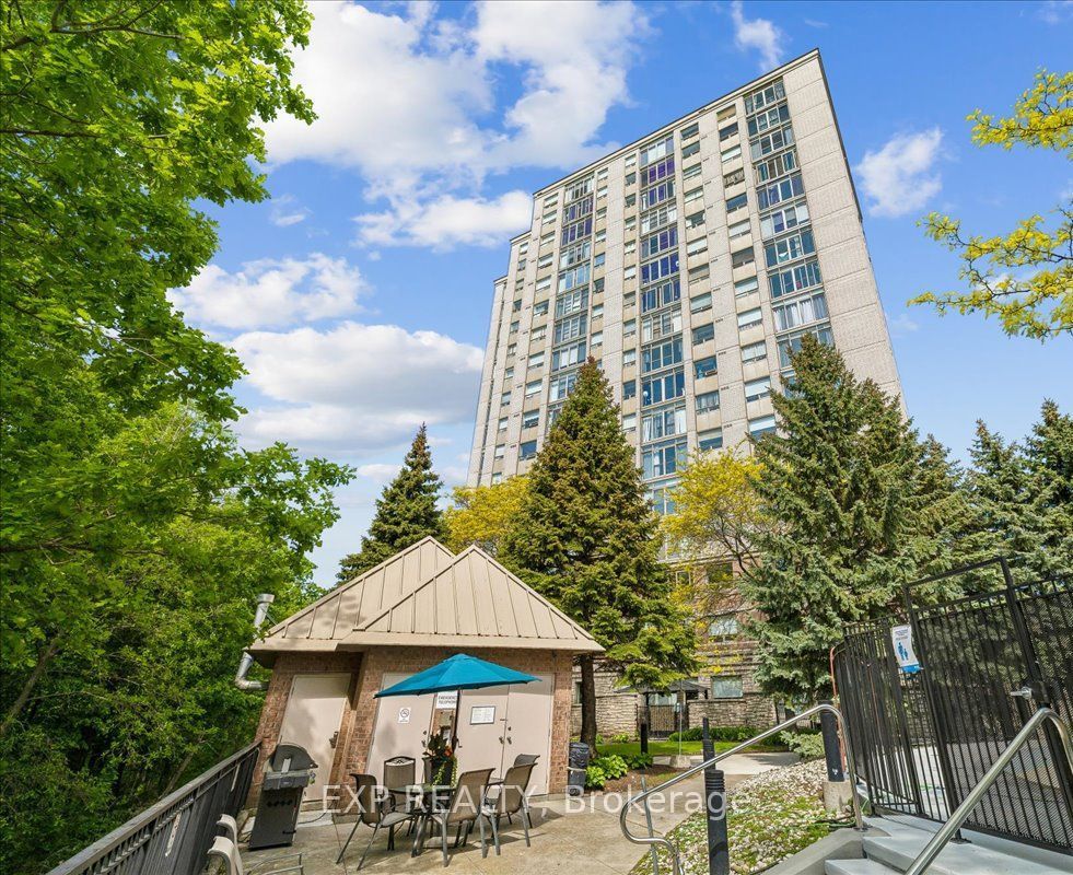 200 Burnhamthorpe Road E 708, Mississauga, ON L5A 4L4