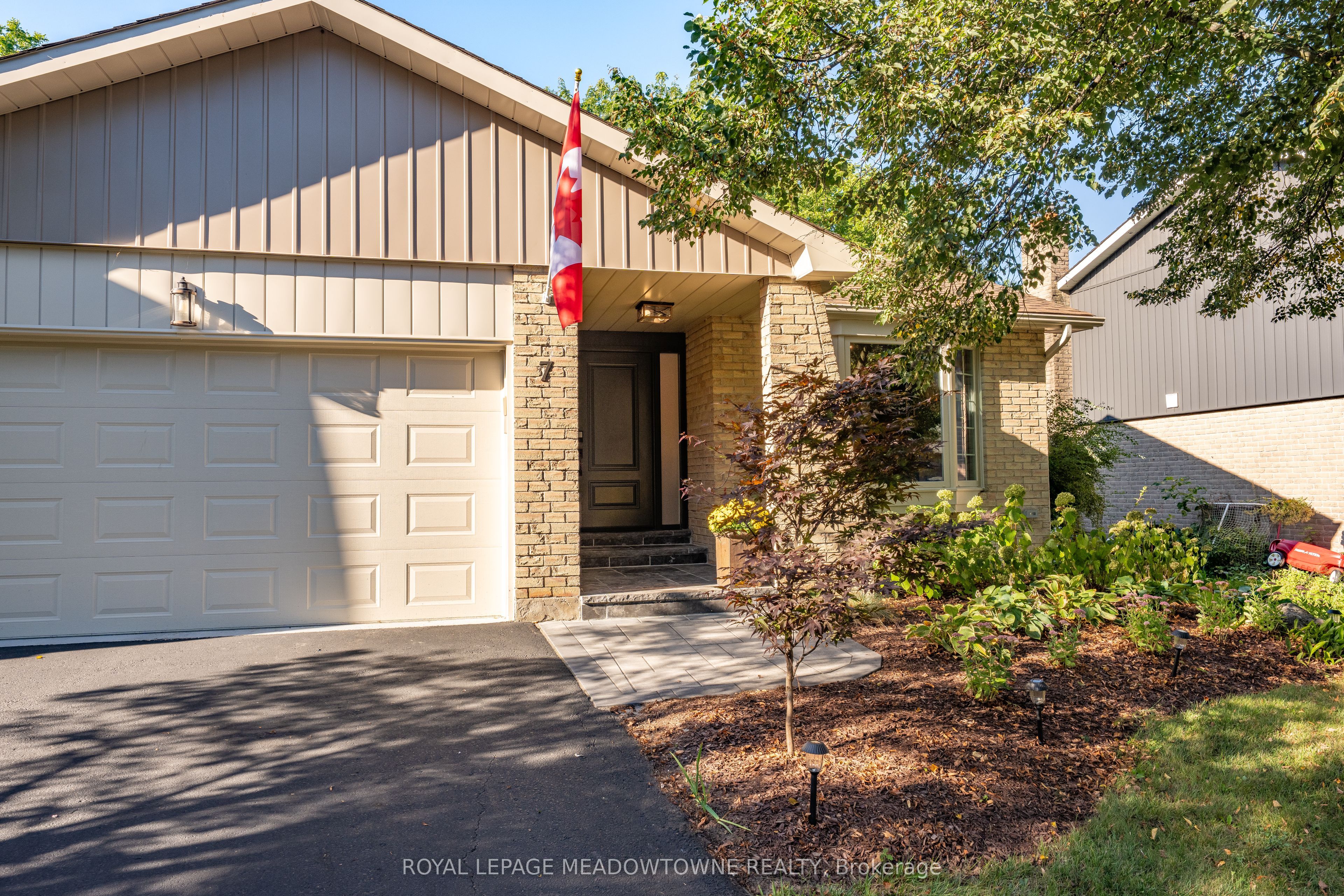 7 TERRY Court, Halton Hills, ON L7G 1P4 photo 3