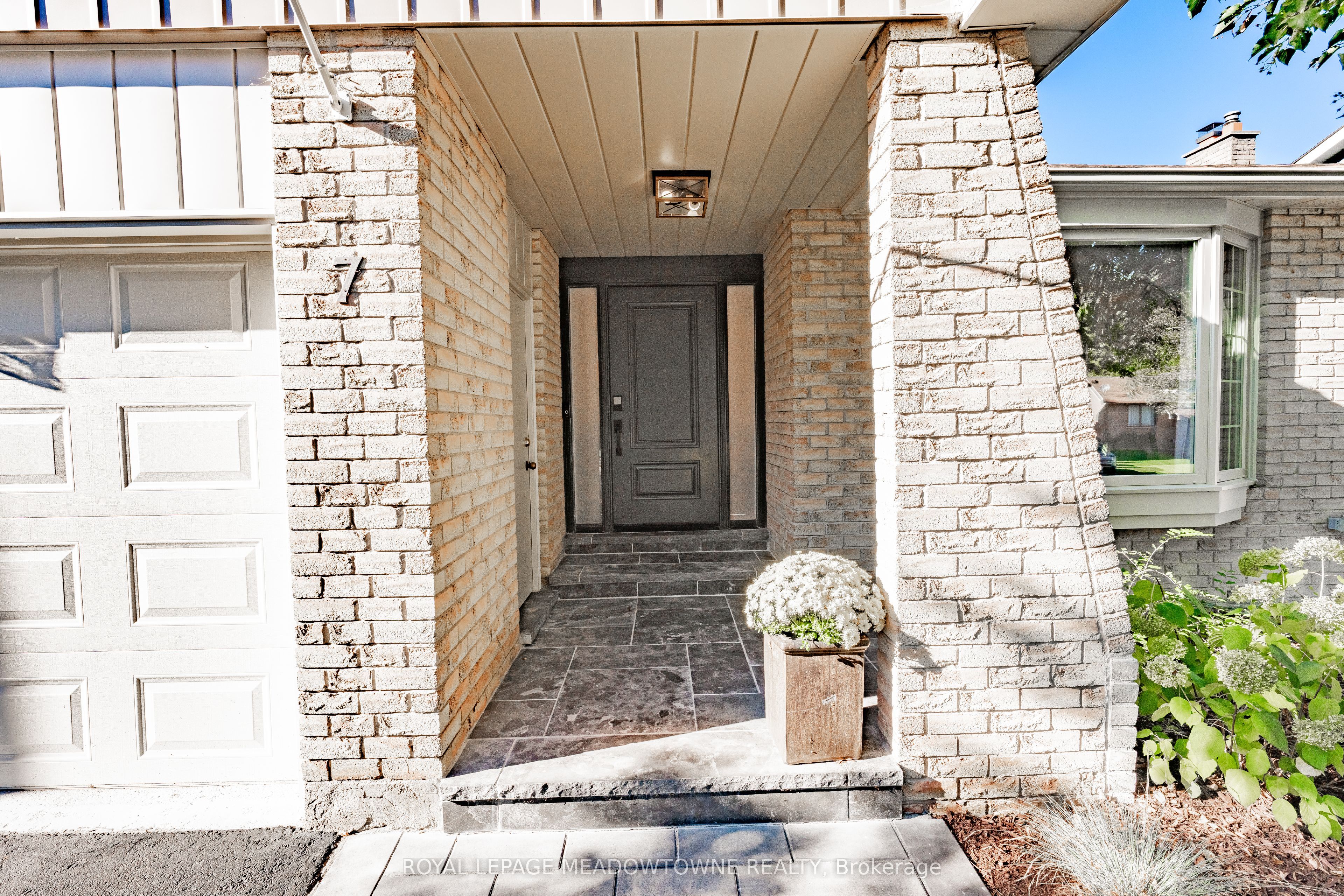 7 TERRY Court, Halton Hills, ON L7G 1P4 photo 4