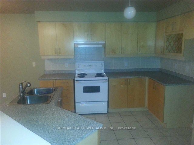 28 Fordwich Boulevard, Brampton, ON L7A 1S9 photo 5