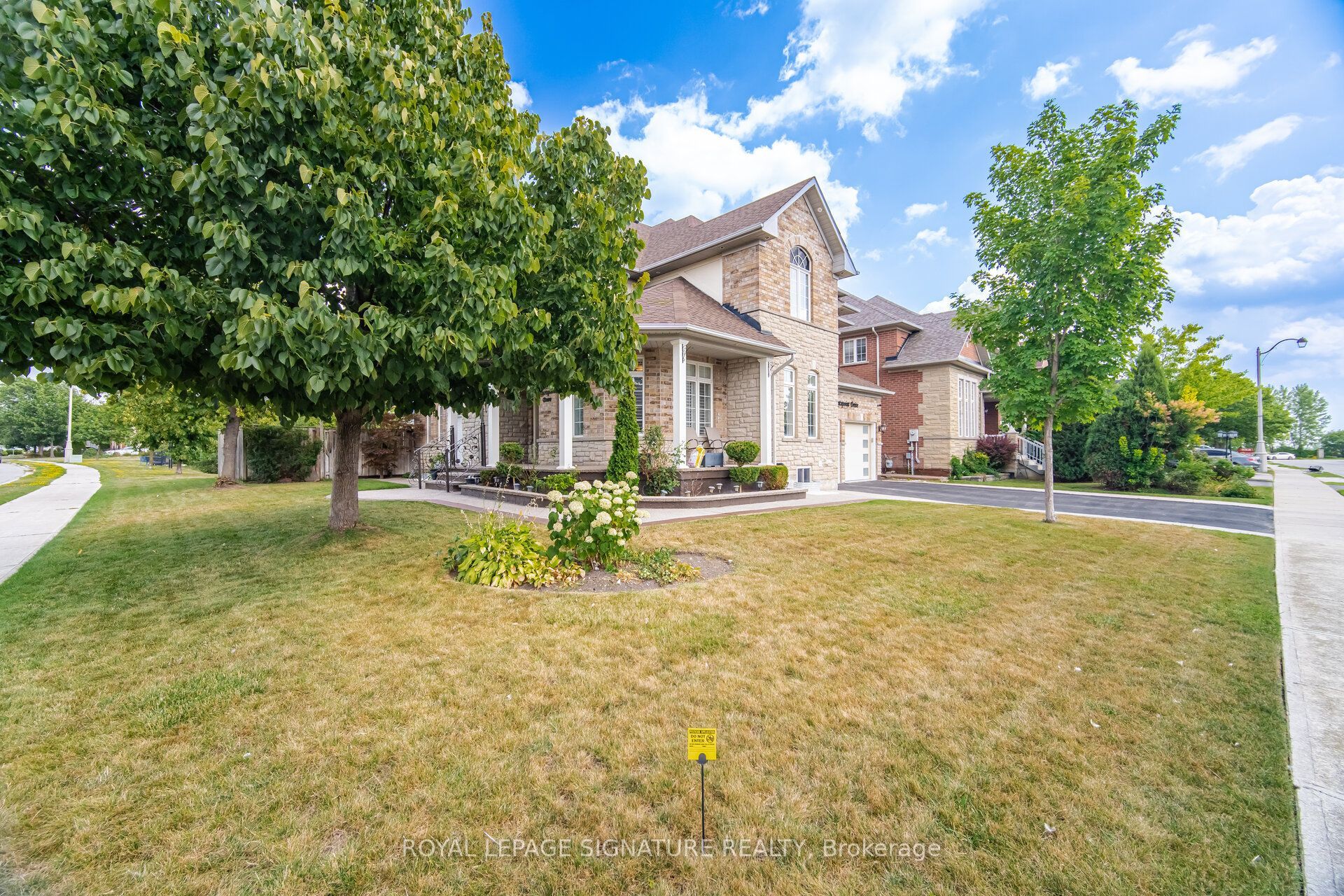 29 Huntspoint Drive 1, Brampton, ON L6P 2E5 photo 2