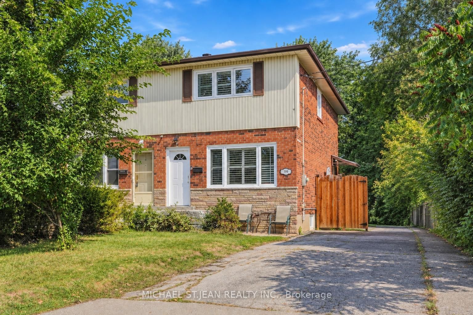 799 Drury Lane, Burlington, ON L7R 2Y1 photo 2