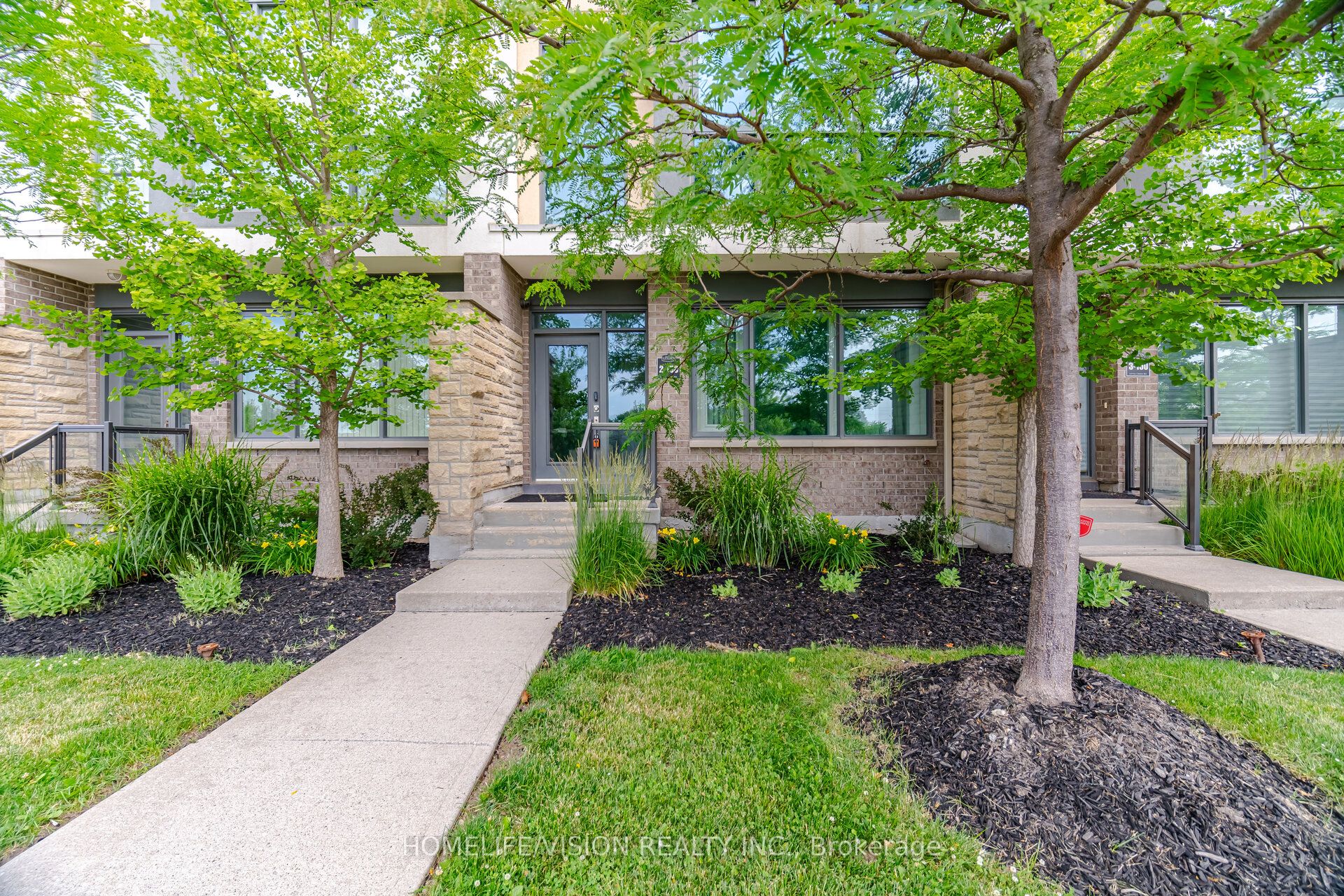 150 Little Creek Road 2, Mississauga, ON L5R 0E9 photo 2