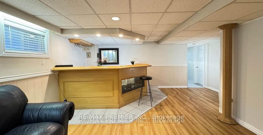3551 Burningelm Crescent, Mississauga, ON L4Y 3L2 photo 2