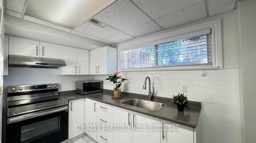 3551 Burningelm Crescent, Mississauga, ON L4Y 3L2 photo 3