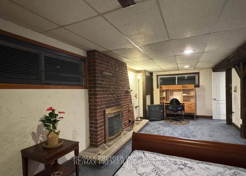 3551 Burningelm Crescent, Mississauga, ON L4Y 3L2 photo 4