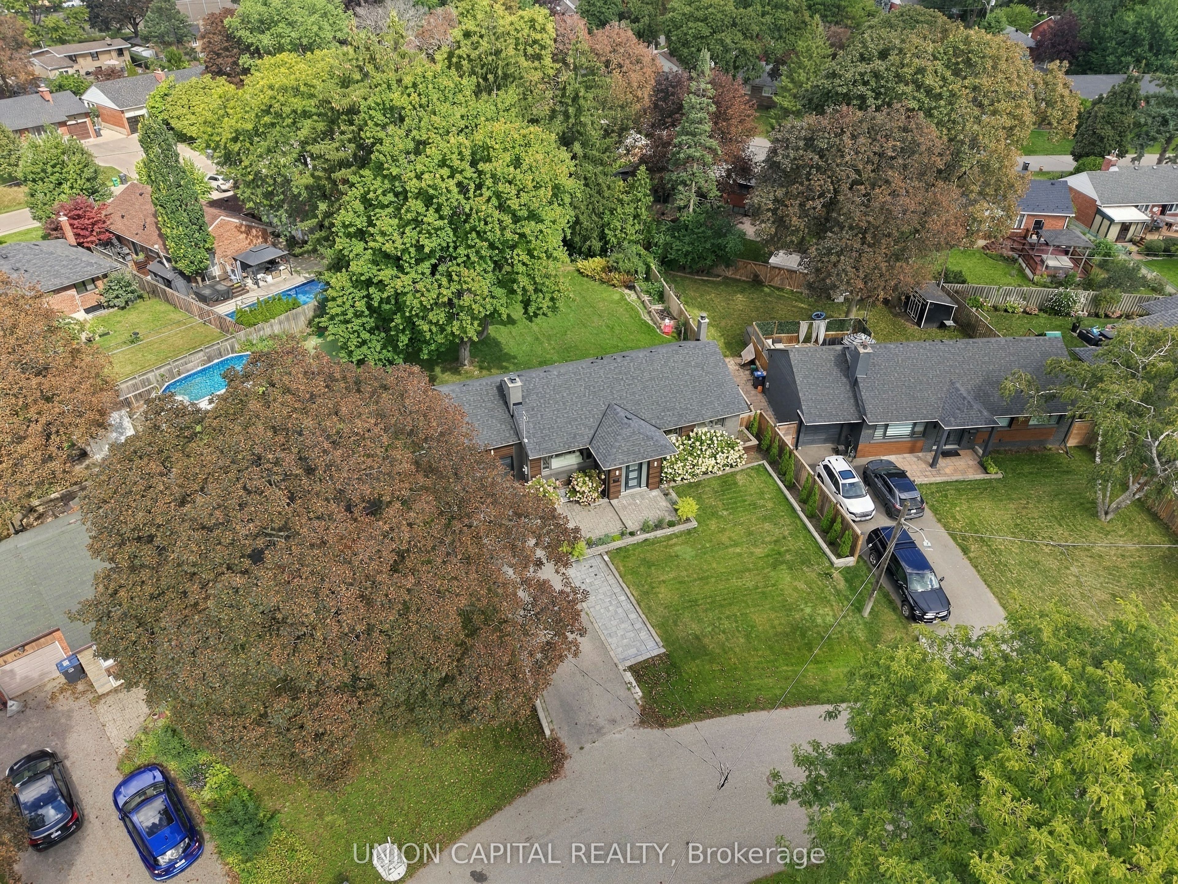 1563 Skyline Drive, Mississauga, ON L5E 2W6 photo 5