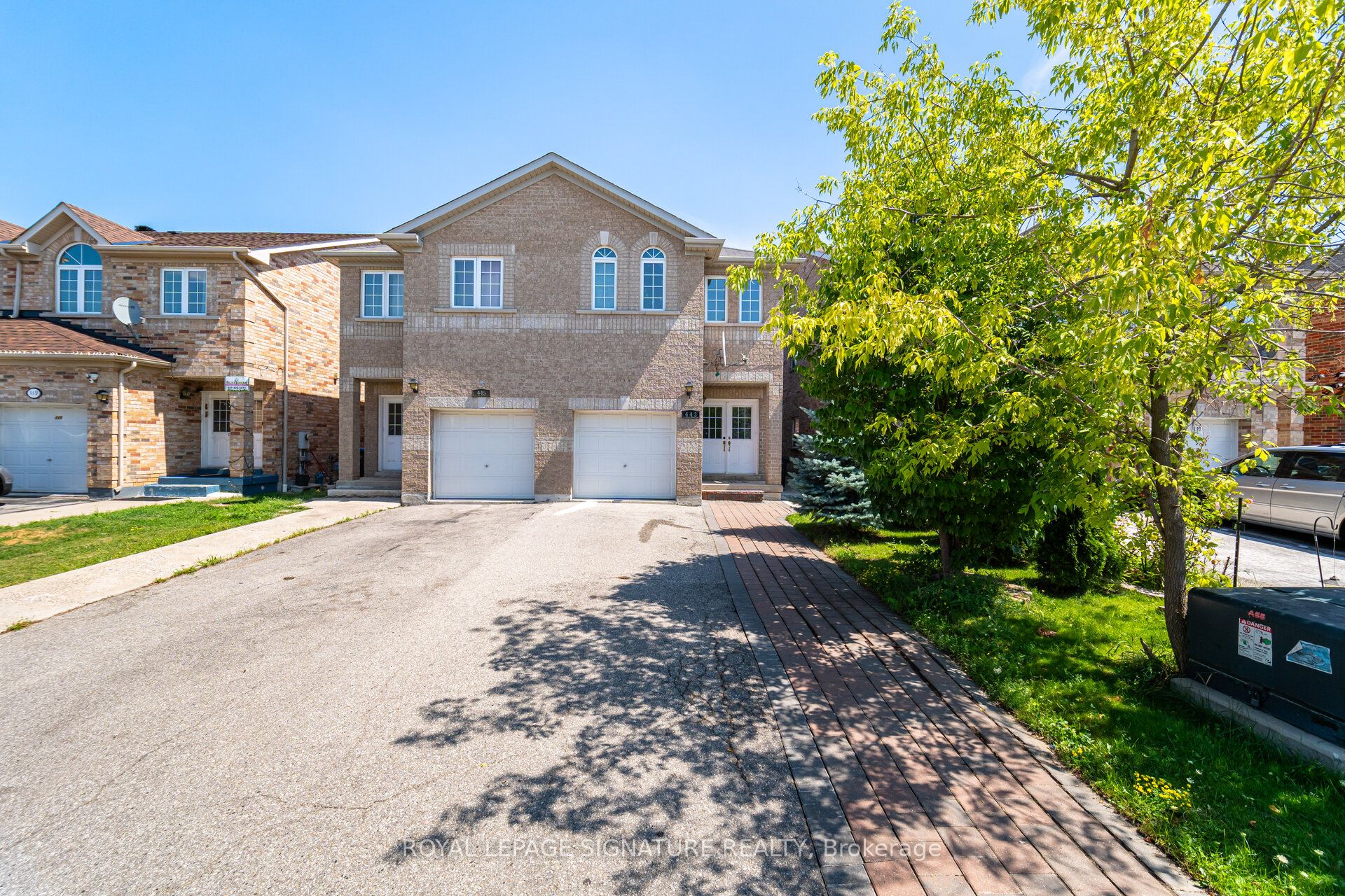 443 Comiskey Crescent, Mississauga, ON L5W 0C7 photo 2