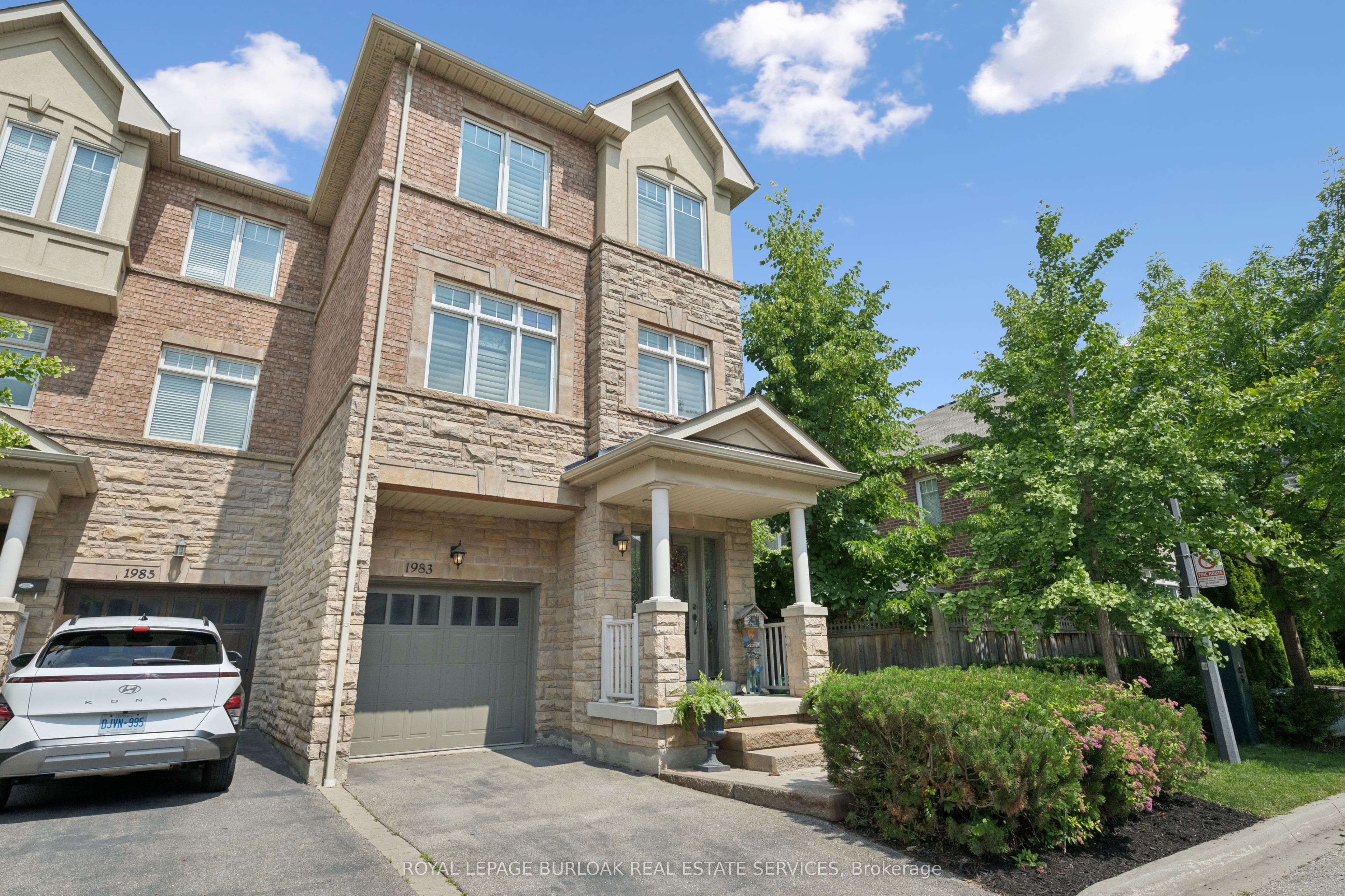 1983 Rackus Crescent, Mississauga, ON L5J 0A6 photo 2