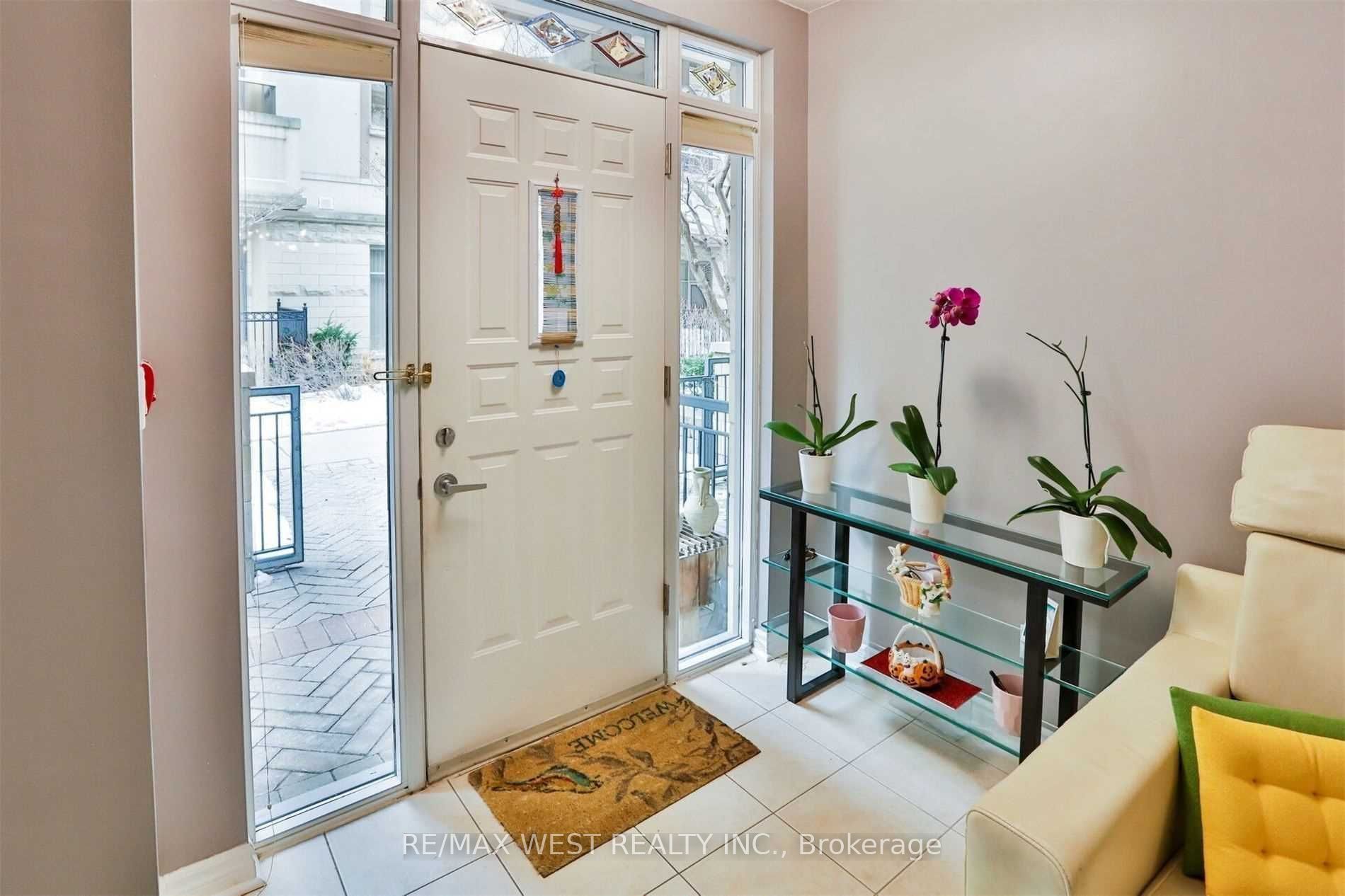 330 Princess Royal Drive GV-108, Mississauga, ON L5B 4M8 photo 3