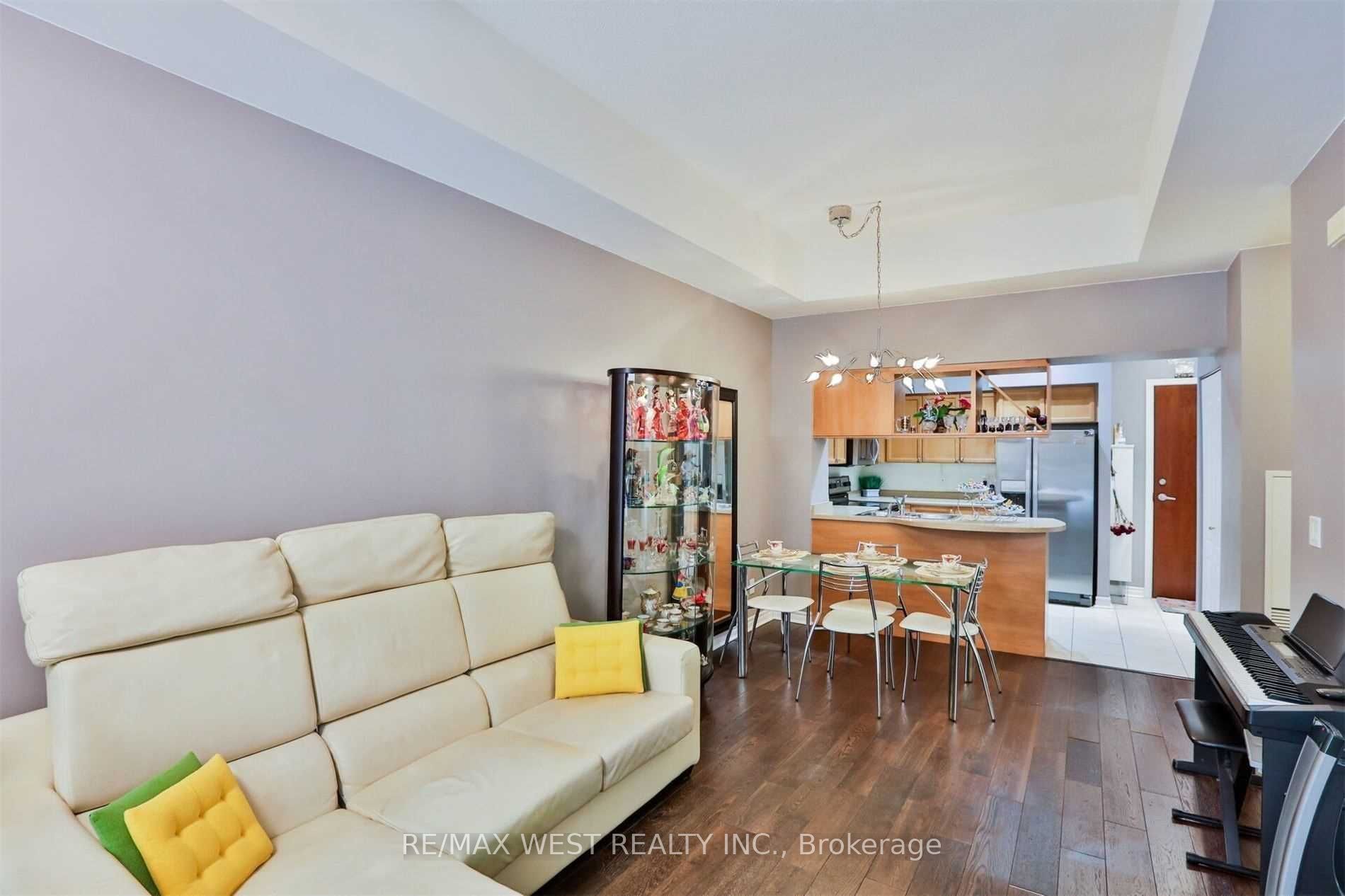 330 Princess Royal Drive GV-108, Mississauga, ON L5B 4M8 photo 4