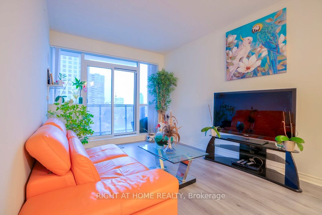 349 Rathburn Road W 512, Mississauga, ON L5B 0G9