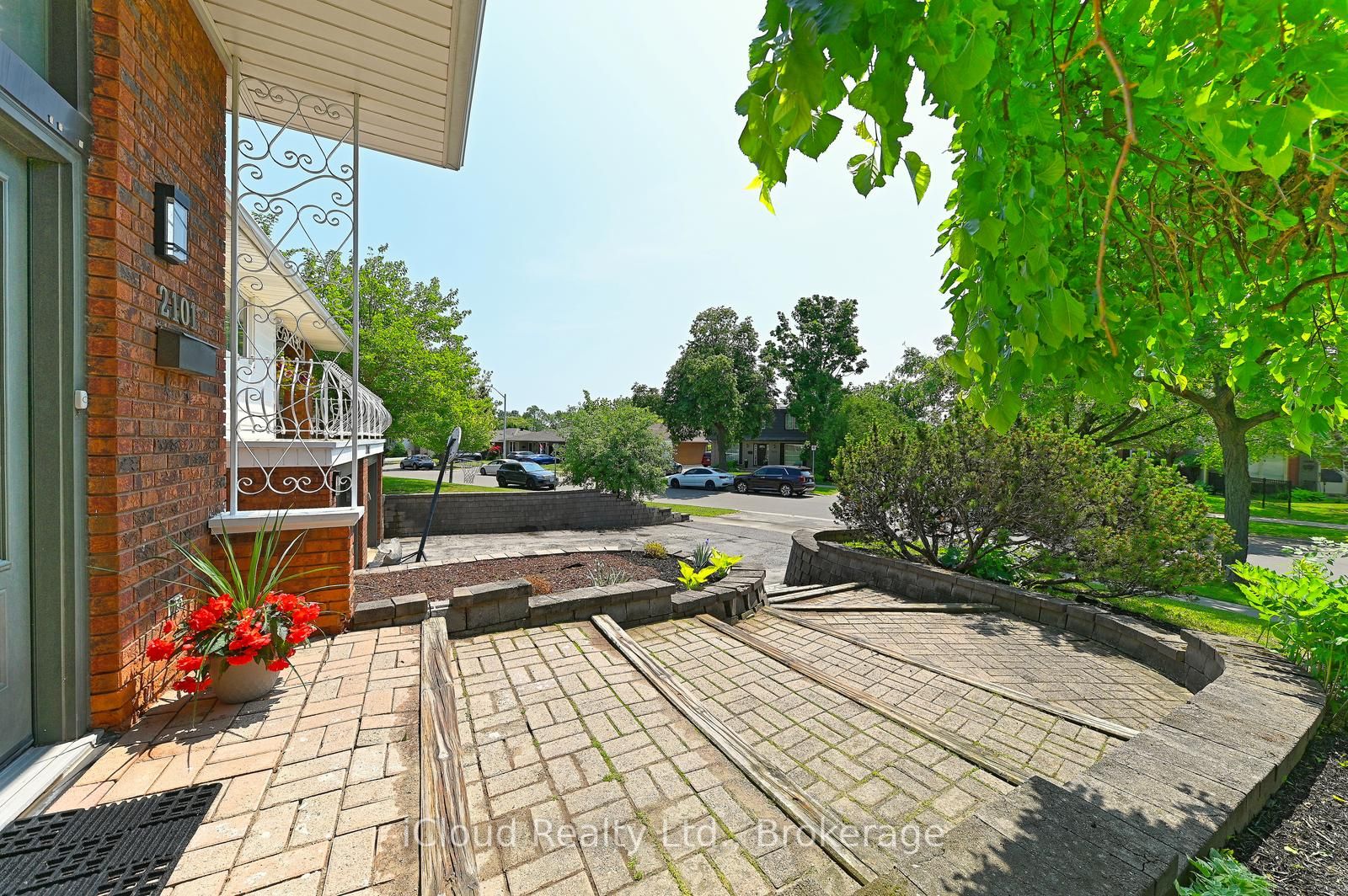 2101 Parkway Drive, Burlington, ON L7P 1S5 photo 3