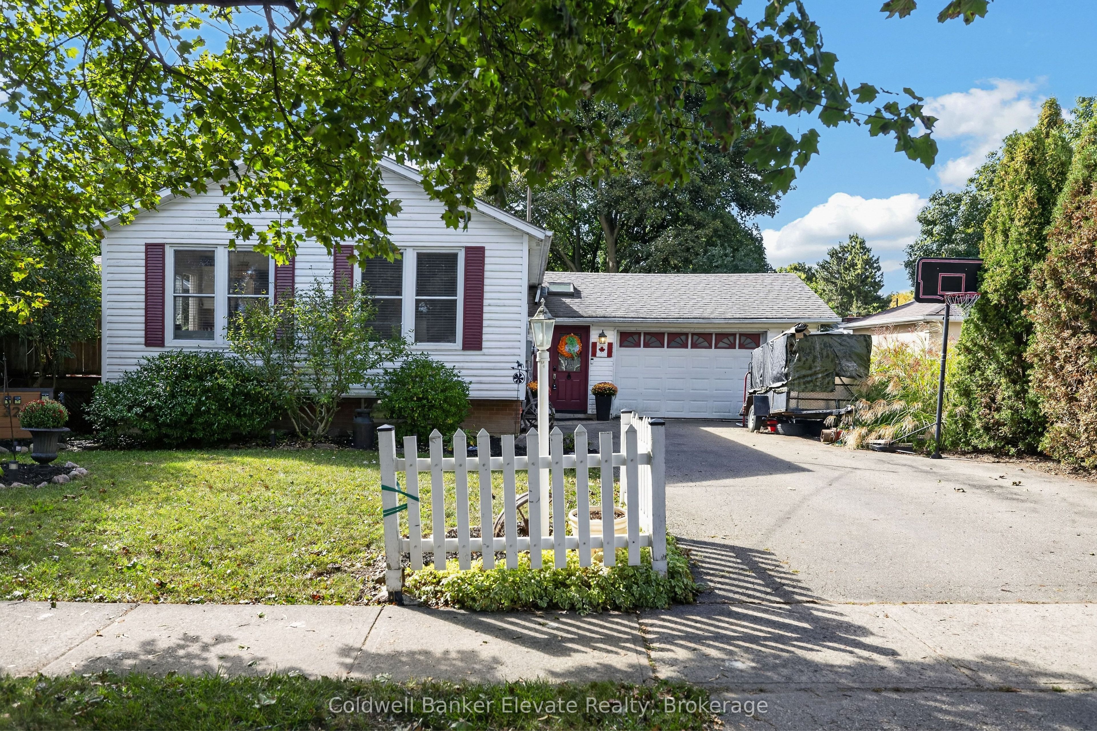 32 Chelvin Drive, Halton Hills, ON L7G 4P9 photo 2