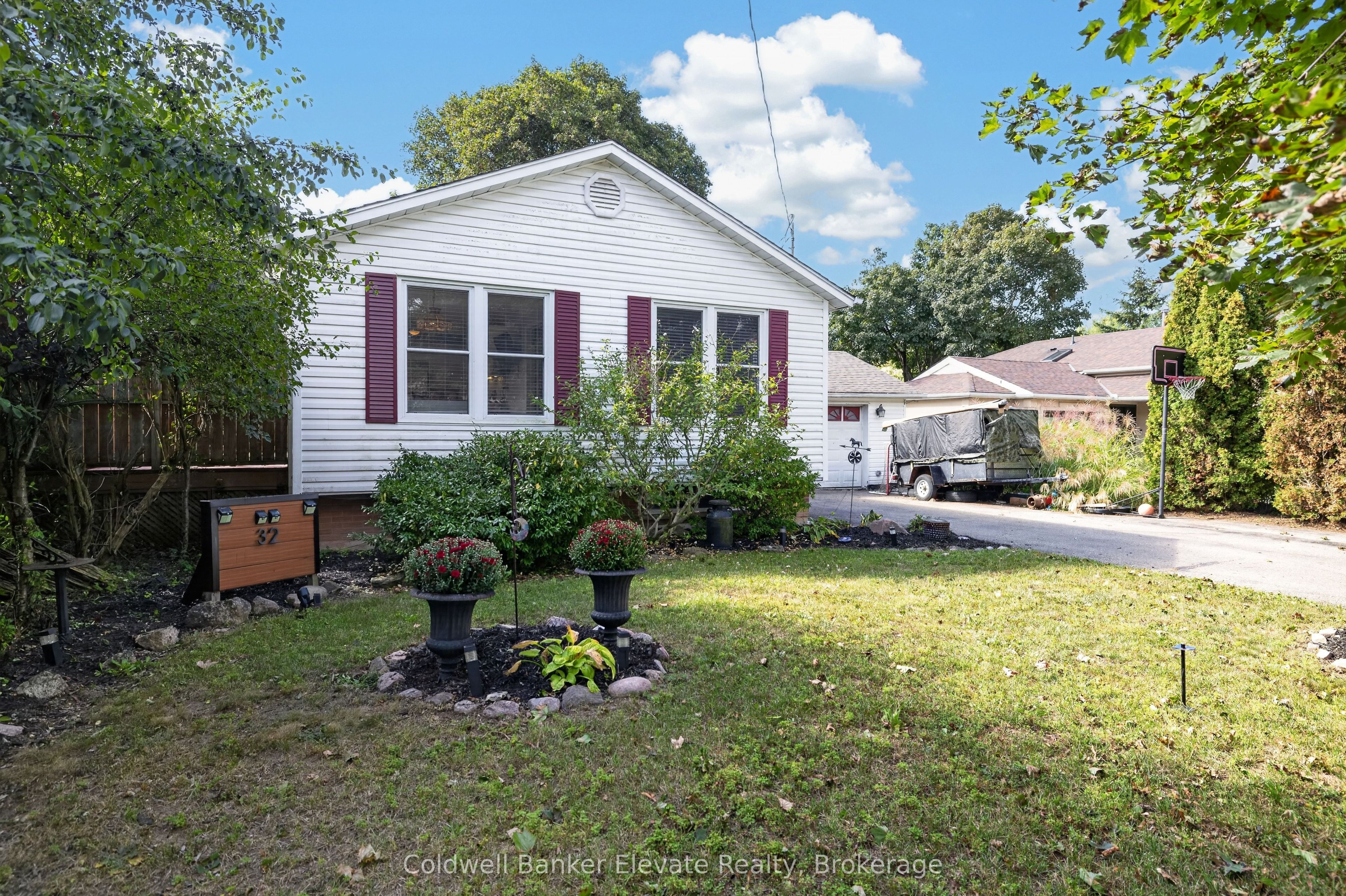 32 Chelvin Drive, Halton Hills, ON L7G 4P9 photo 3