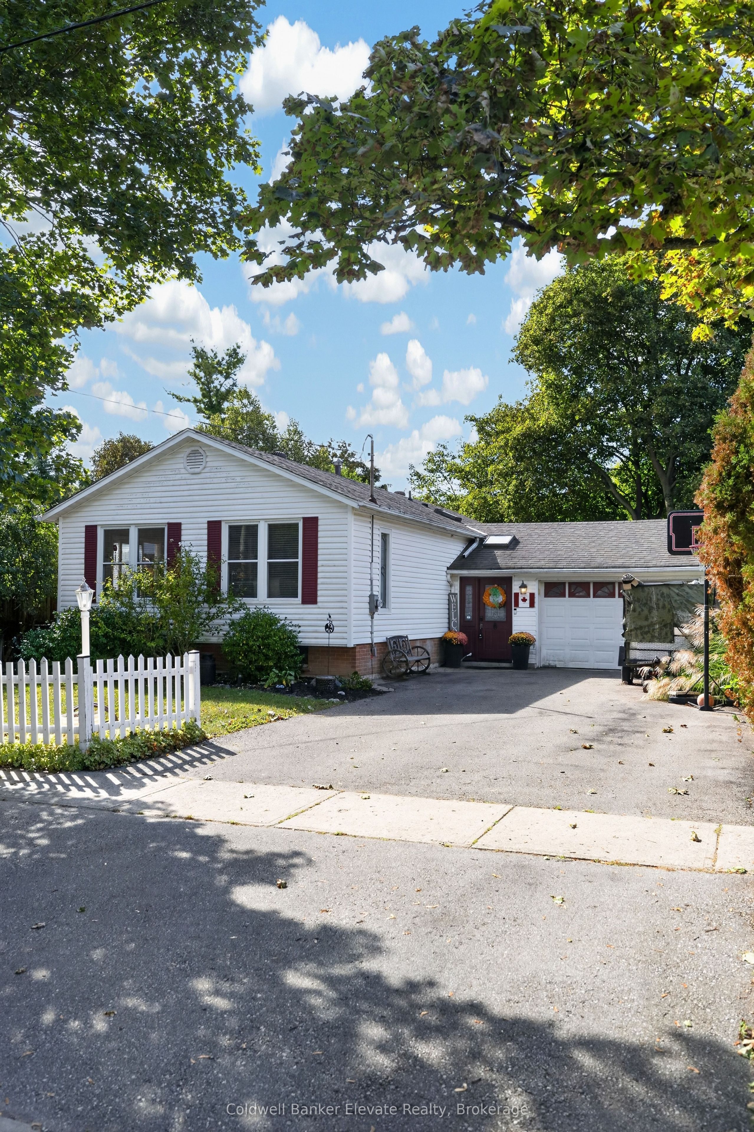32 Chelvin Drive, Halton Hills, ON L7G 4P9 photo 4