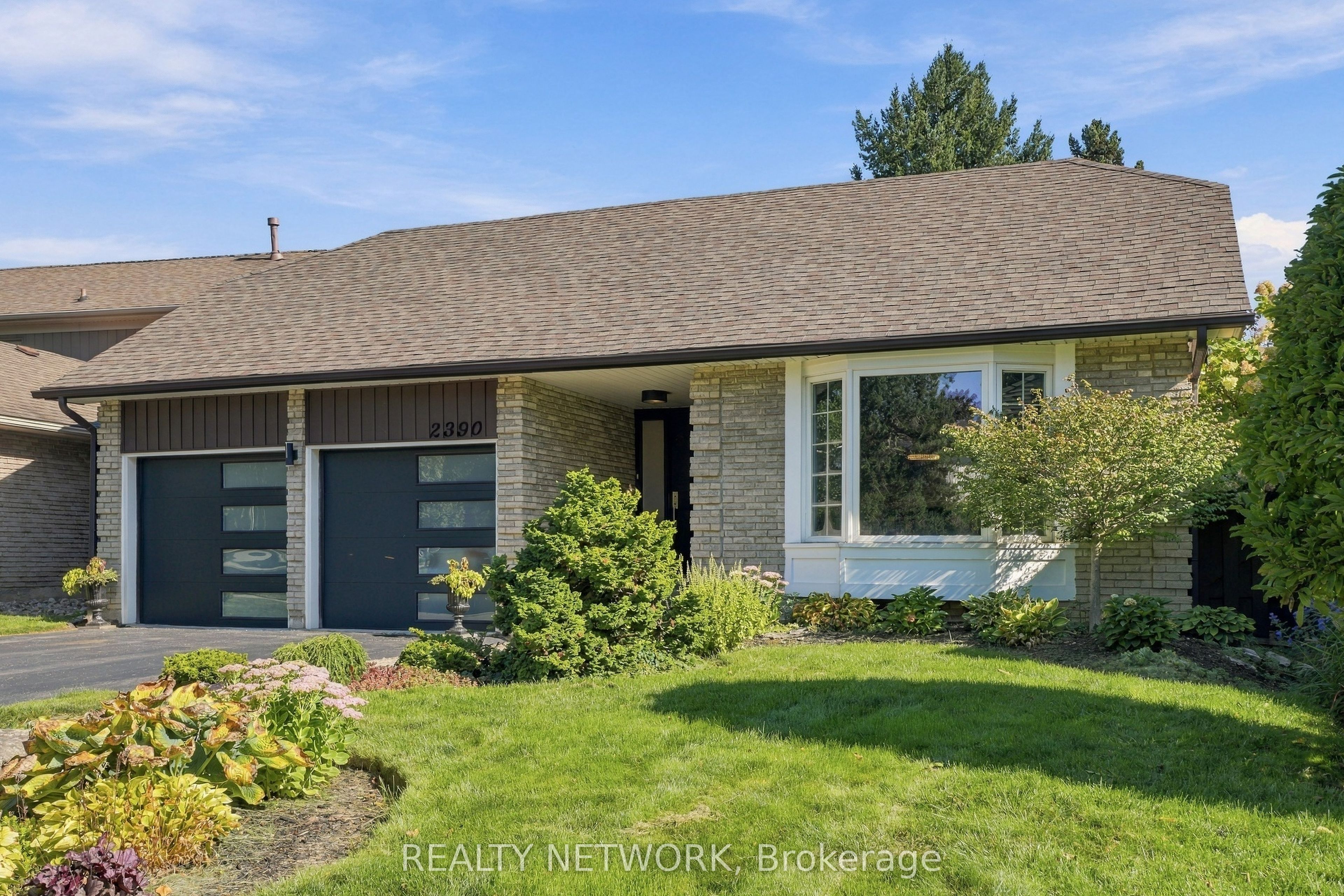 2390 Sinclair Circle, Burlington, ON L7P 3C3