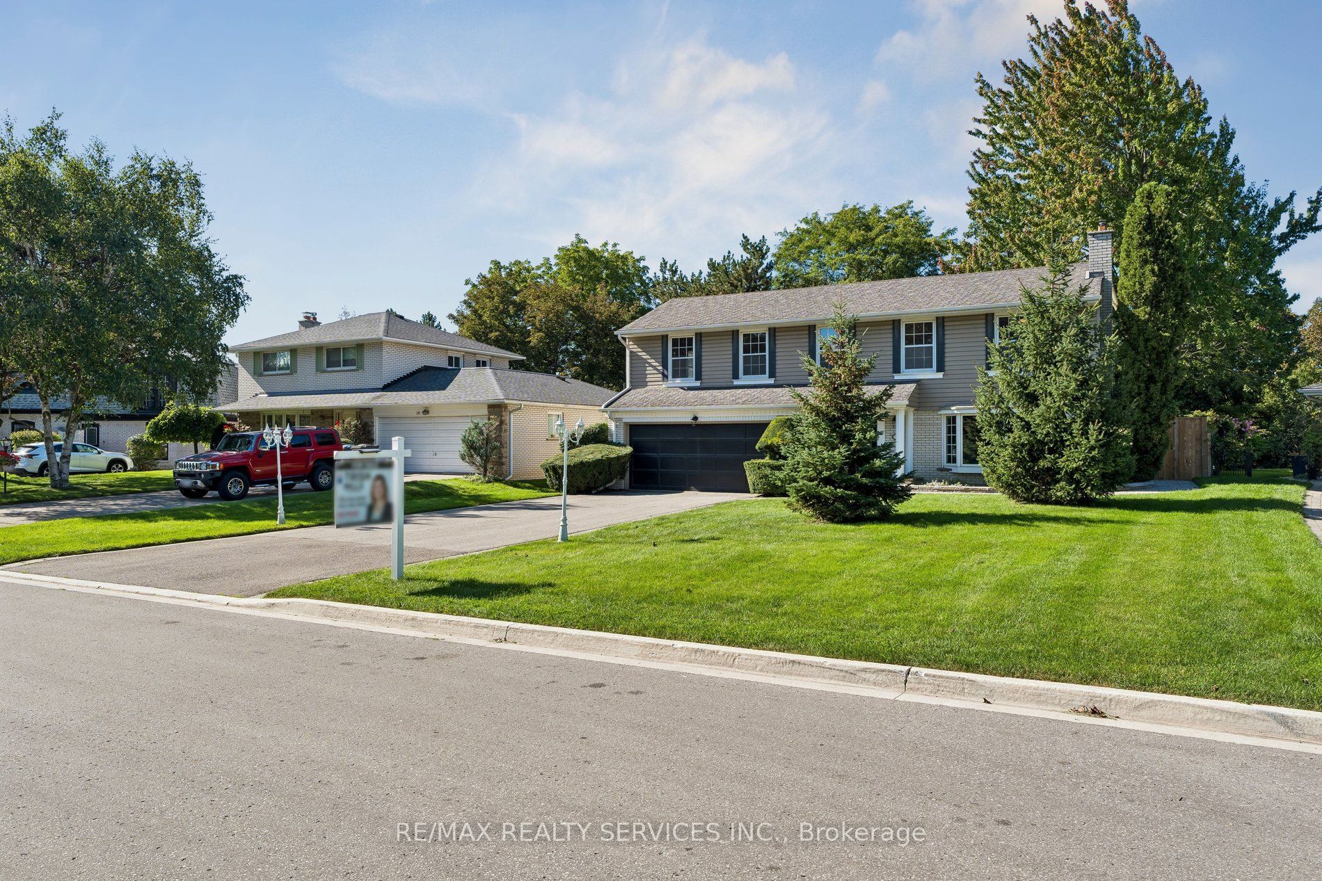 16 Malvern Court, Brampton, ON L6W 1H1 photo 2