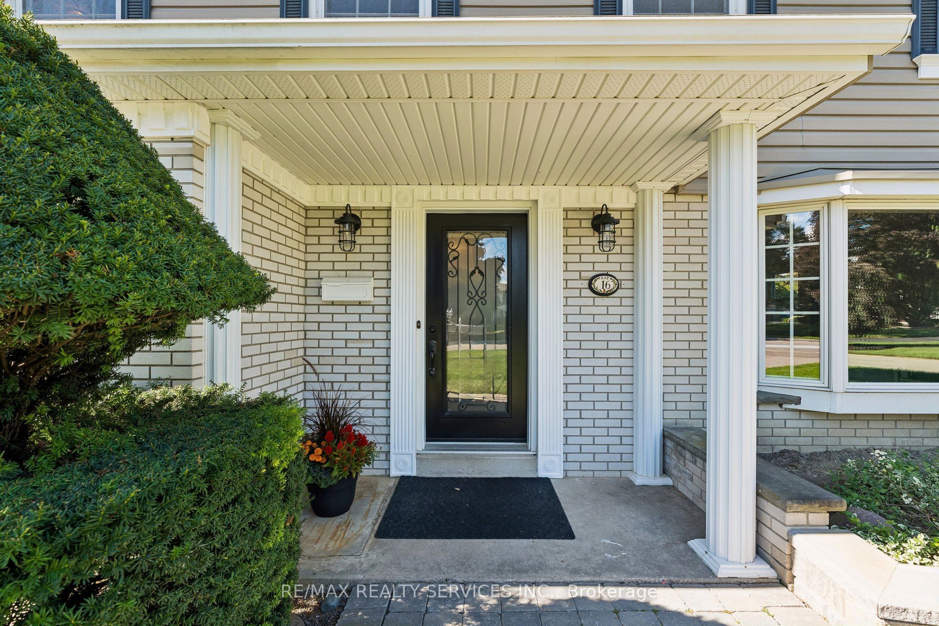16 Malvern Court, Brampton, ON L6W 1H1 photo 3