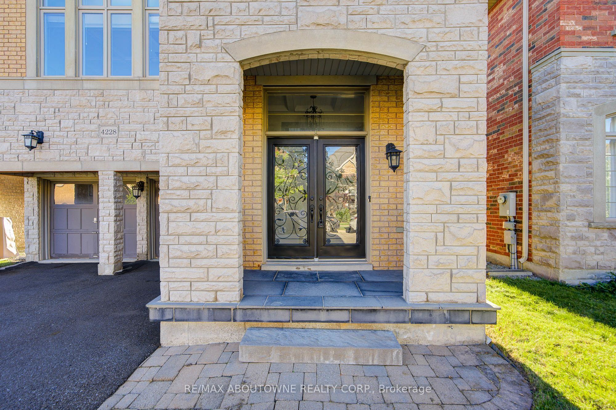 4228 Fuller Crescent, Burlington, ON L7M 0M4 photo 3