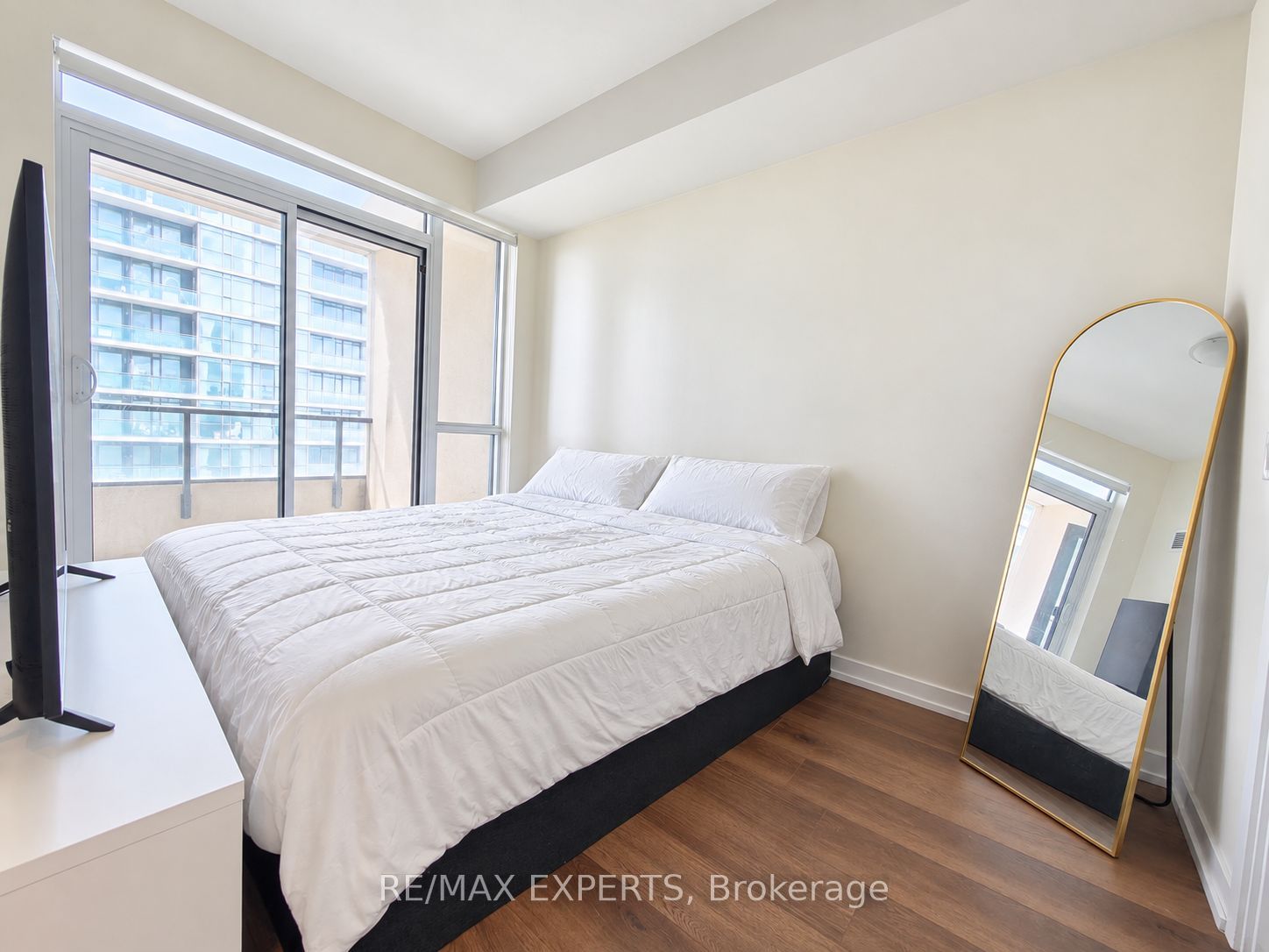 4055 Parkside Village Drive 1217, Mississauga, ON L5B 0K2 photo 2