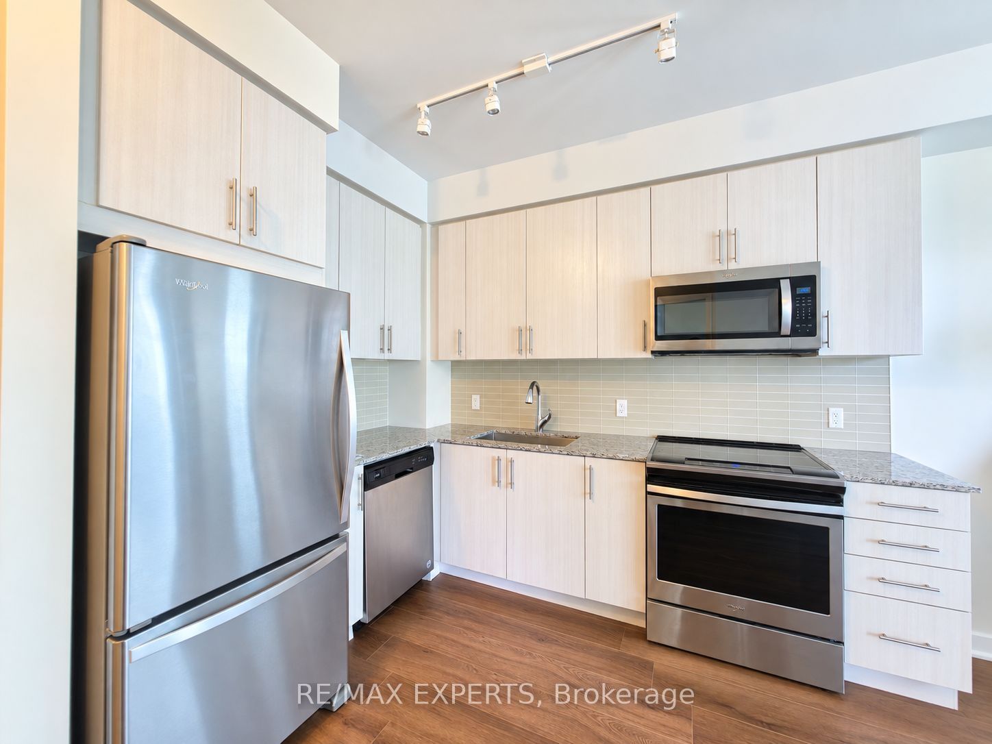 4055 Parkside Village Drive 1217, Mississauga, ON L5B 0K2 photo 5