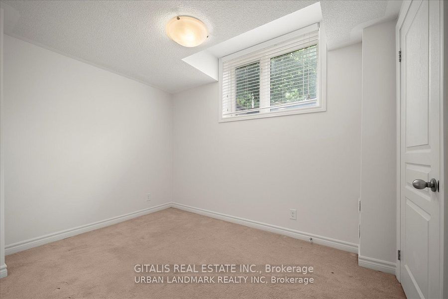 94 Caledonia Park Road 4, Toronto, ON M6H 0B1 photo 2