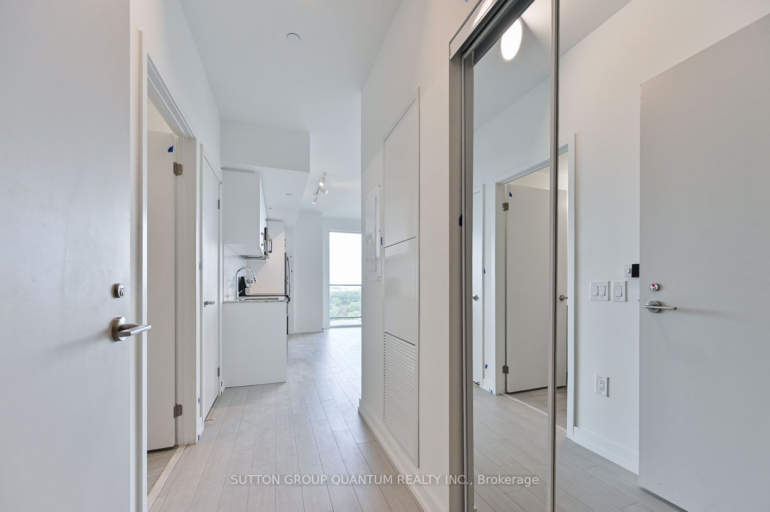 4010 Eglinton Avenue W 1821, Toronto, ON M9A 0G5 photo 3