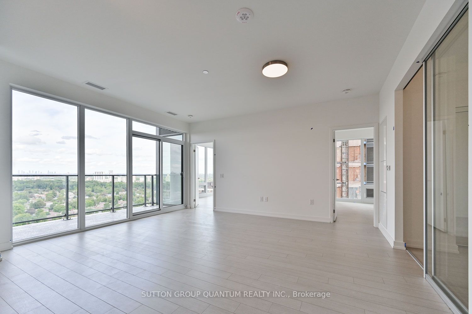 4010 Eglinton Avenue W 1821, Toronto, ON M9A 0G5 photo 5