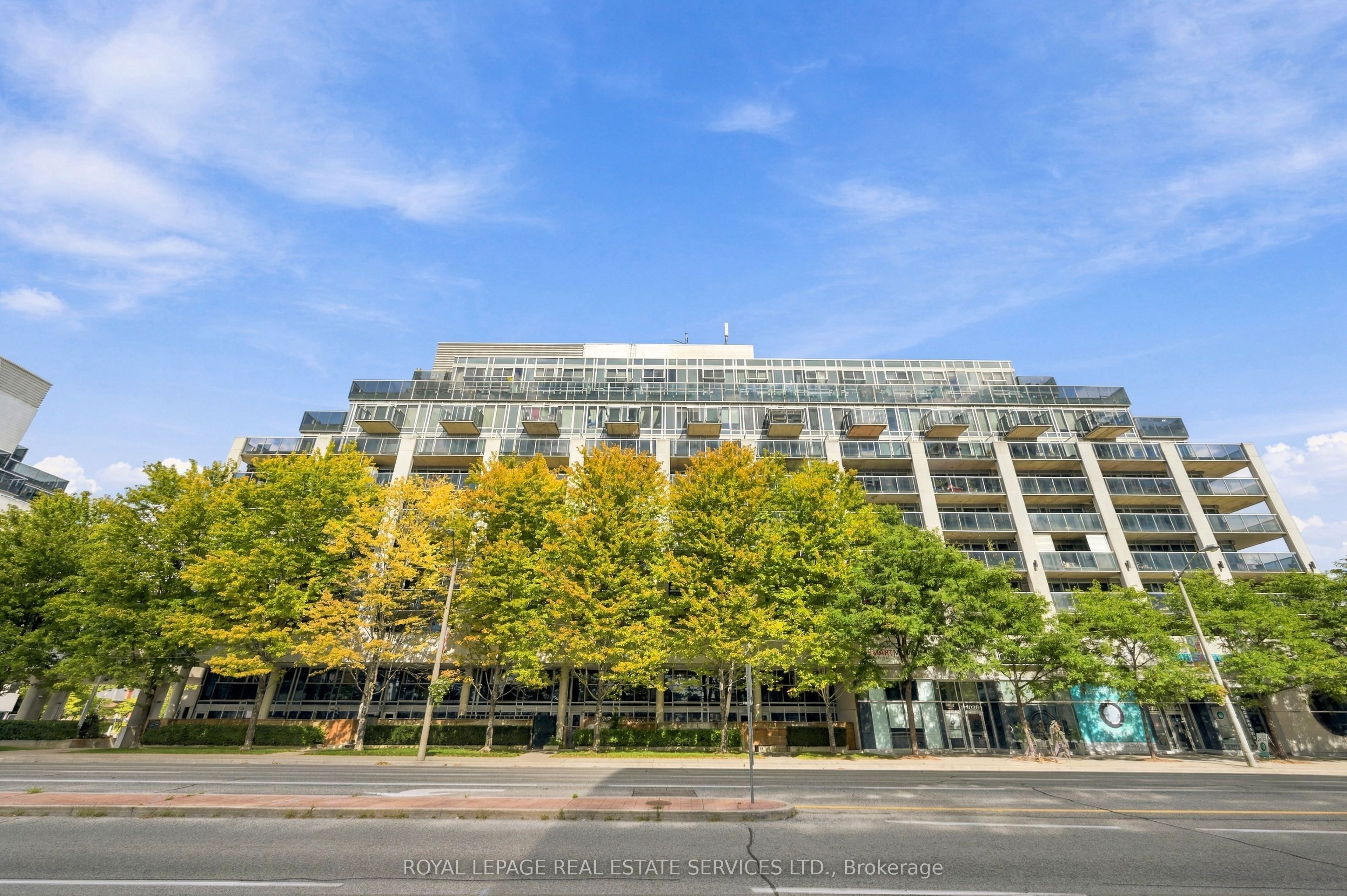 1040 The Queens Way 510, Toronto, ON M8Z 0A7 photo 2