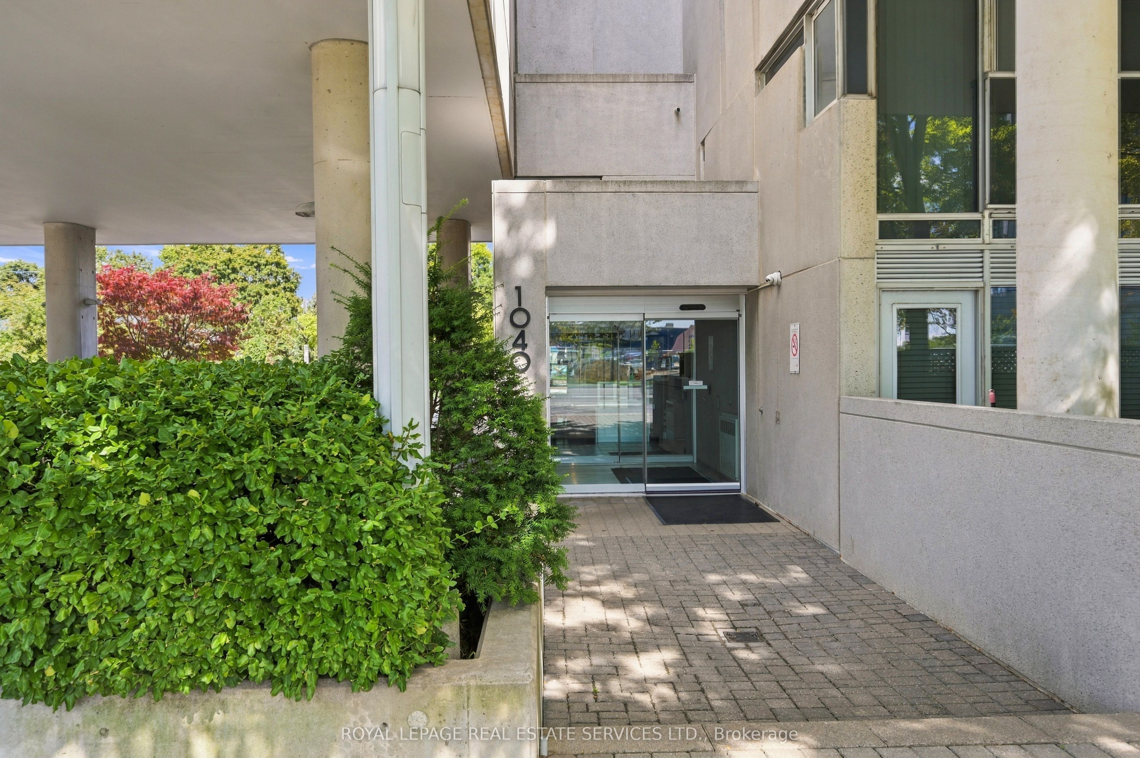 1040 The Queens Way 510, Toronto, ON M8Z 0A7 photo 3