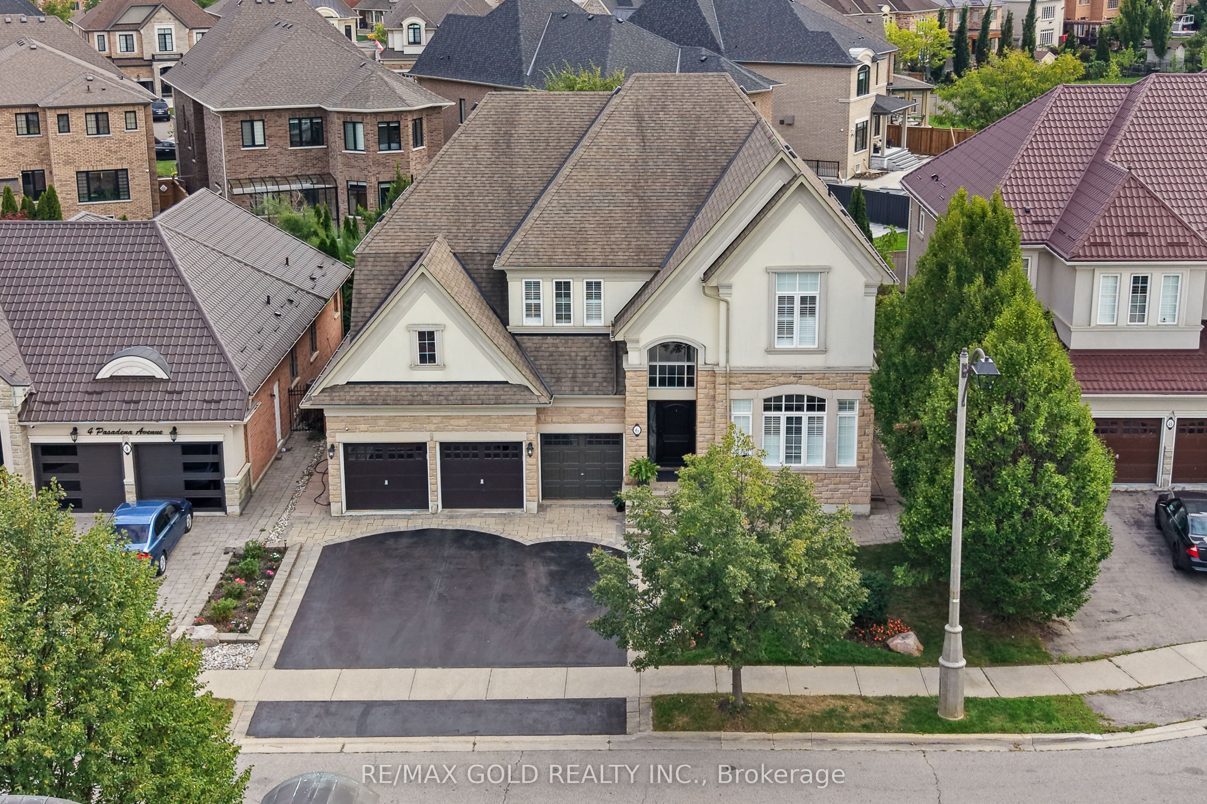 6 Pasadena Avenue, Brampton, ON L6P 2W1 photo 2