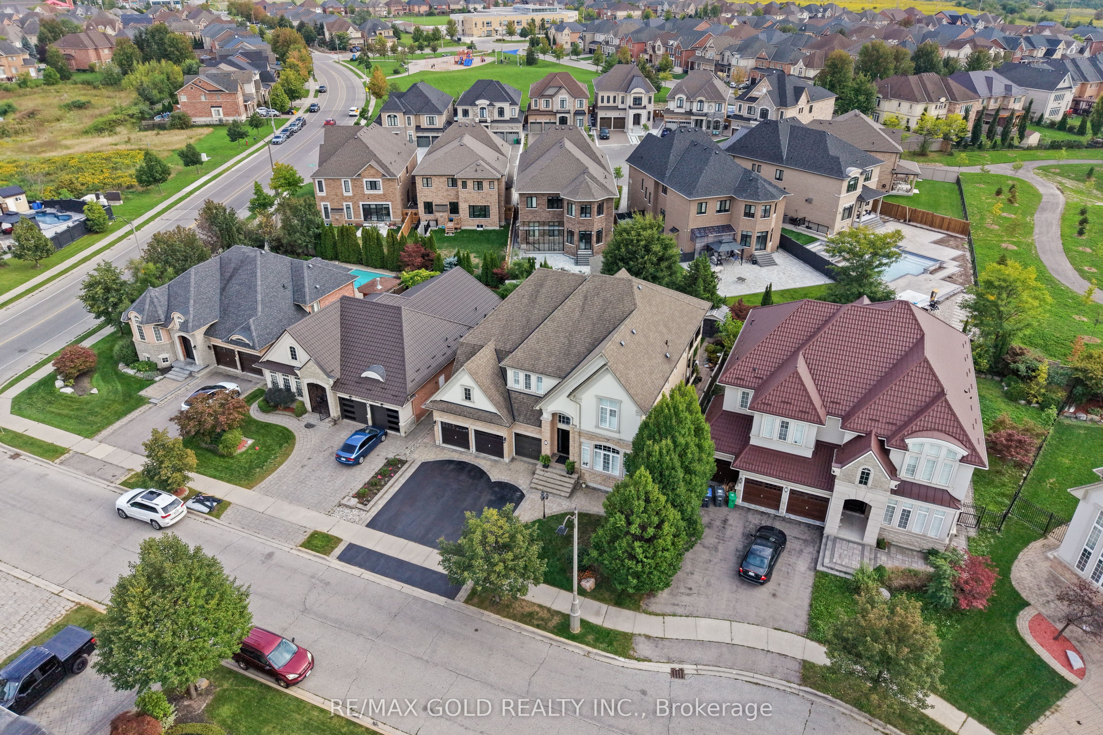 6 Pasadena Avenue, Brampton, ON L6P 2W1 photo 3