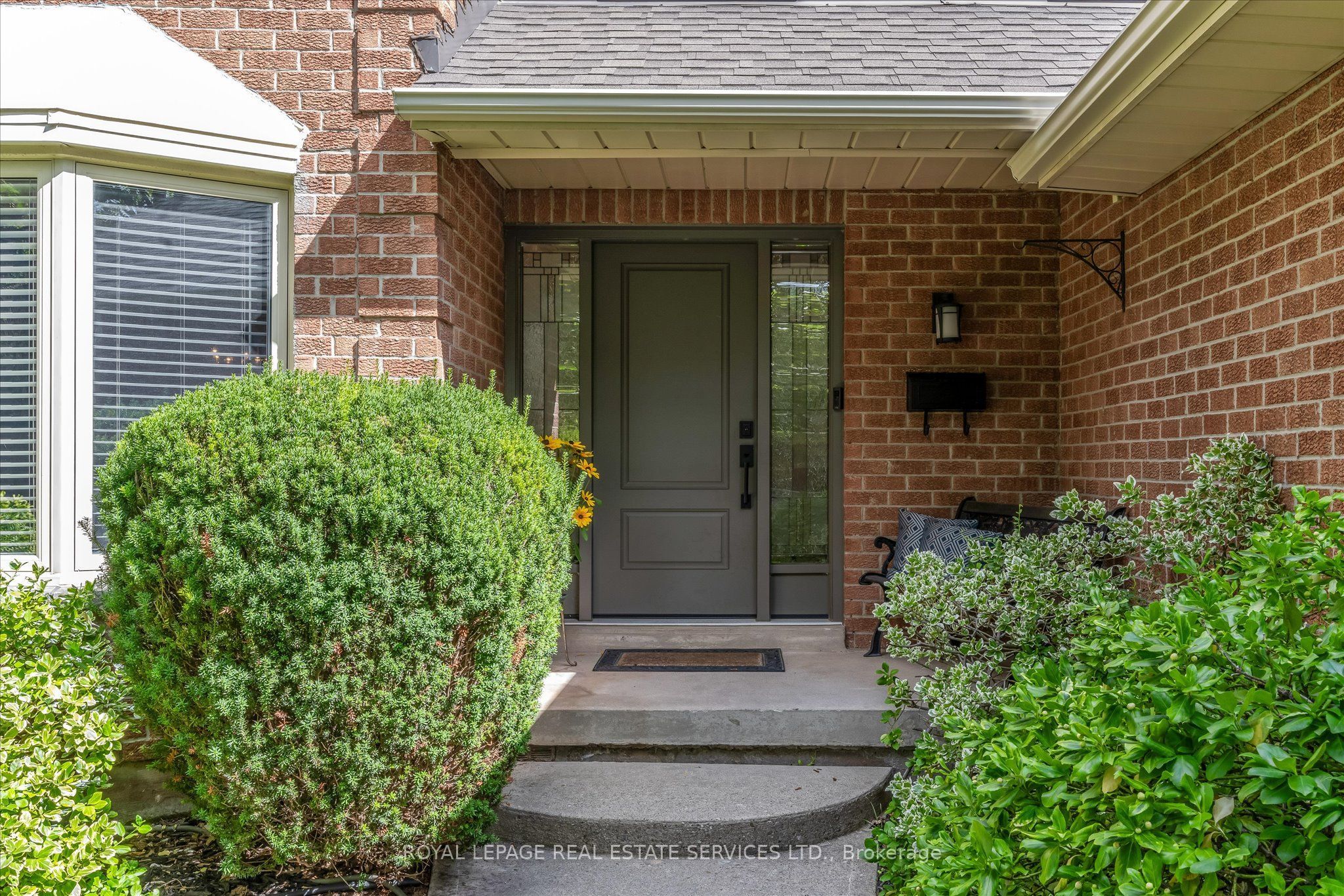 1075 Mayfair Road, Oakville, ON L6M 1G5 photo 2