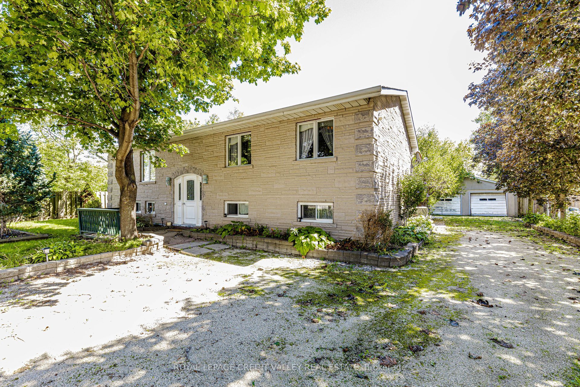 5945 King Street, Caledon, ON L7C 0V1 photo 2