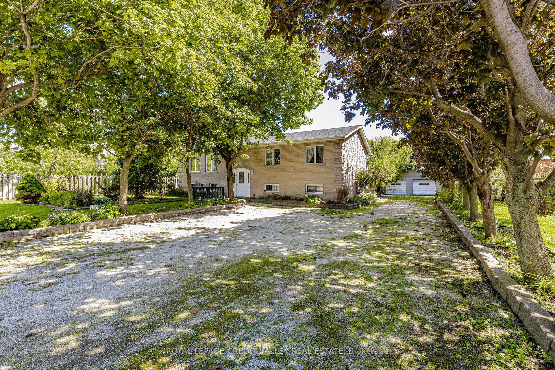 5945 King Street, Caledon, ON L7C 0V1 photo 3