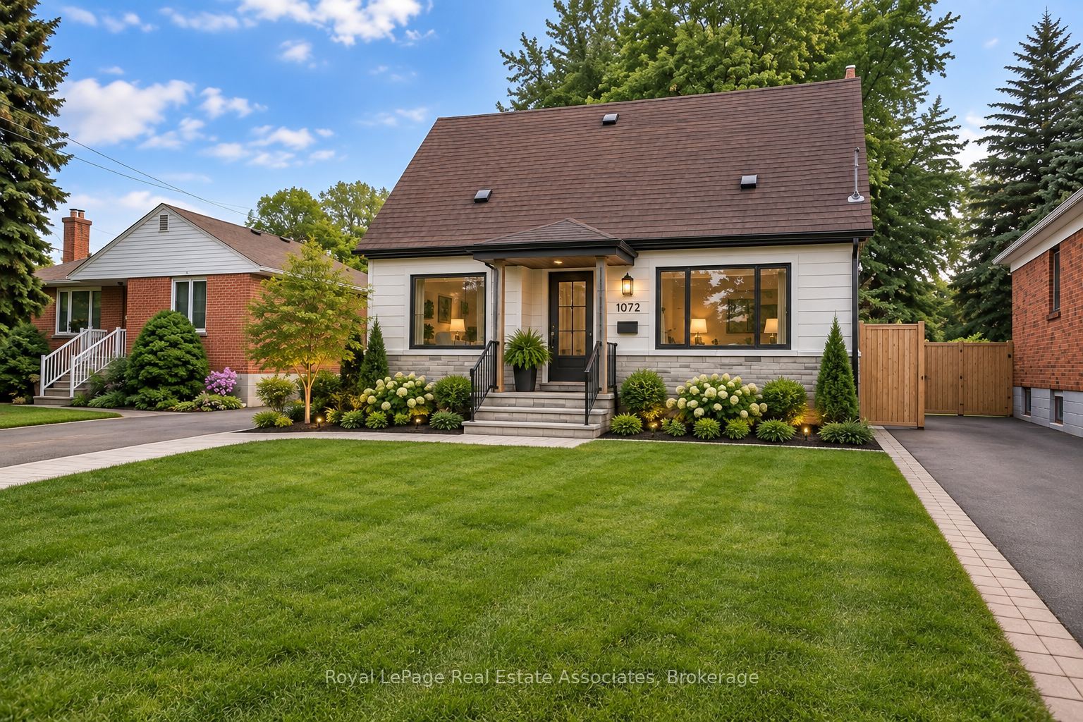 1072 Orchard Road, Mississauga, ON L5E 2N9 photo 3