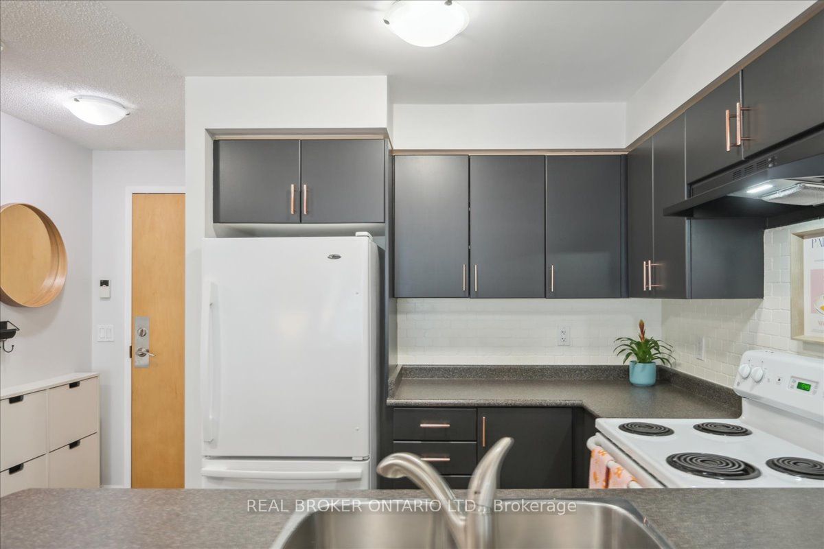 185 Legion Road N 608, Toronto, ON M8Y 0A1 photo 5