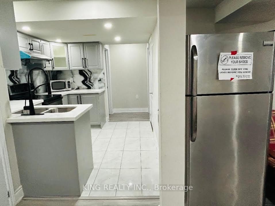 13 Black Diamond Crescent Bsmt, Brampton, ON L6X 0V8 photo 3