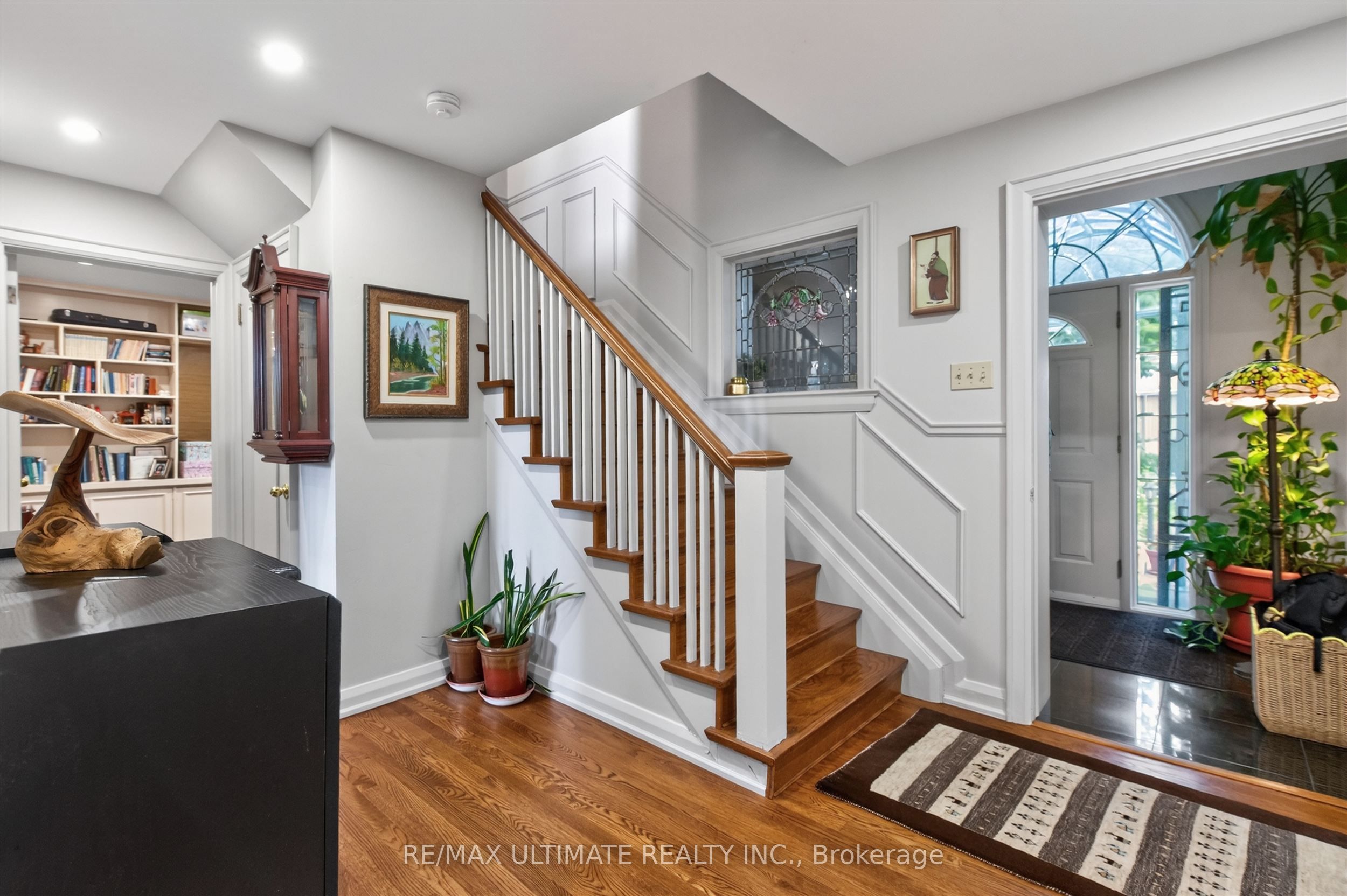 39 Riverside Crescent Upper, Toronto, ON M6S 1B5 photo 3