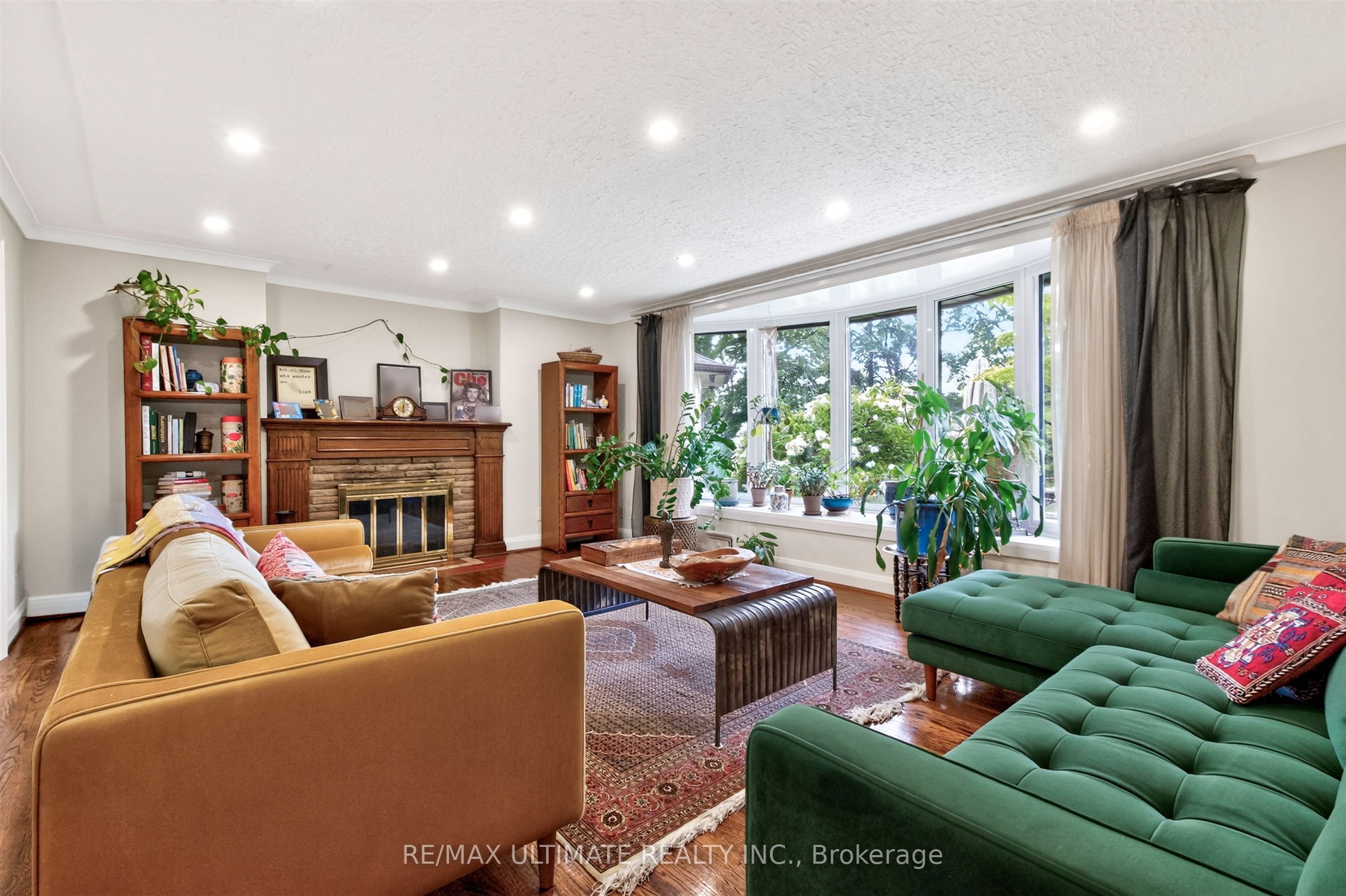 39 Riverside Crescent Upper, Toronto, ON M6S 1B5 photo 4