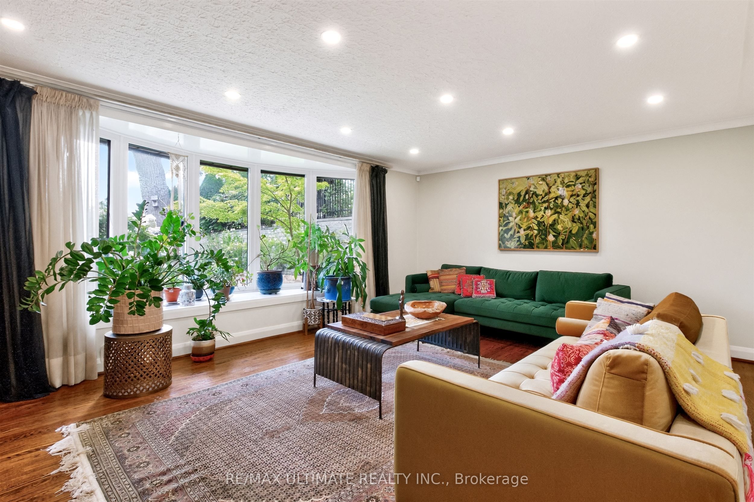 39 Riverside Crescent Upper, Toronto, ON M6S 1B5 photo 5