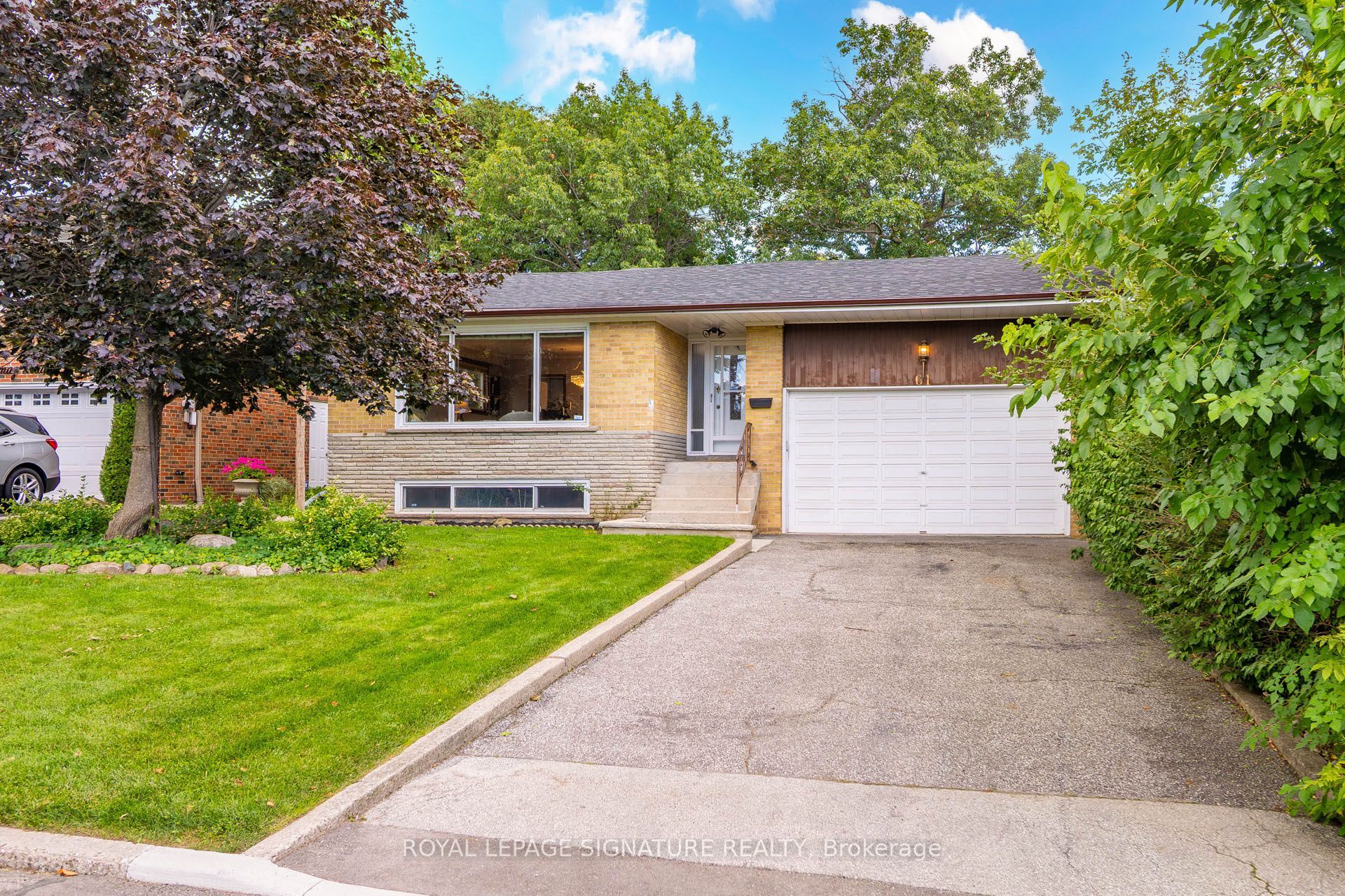 61 Comay Road, Toronto, ON M6M 2K9